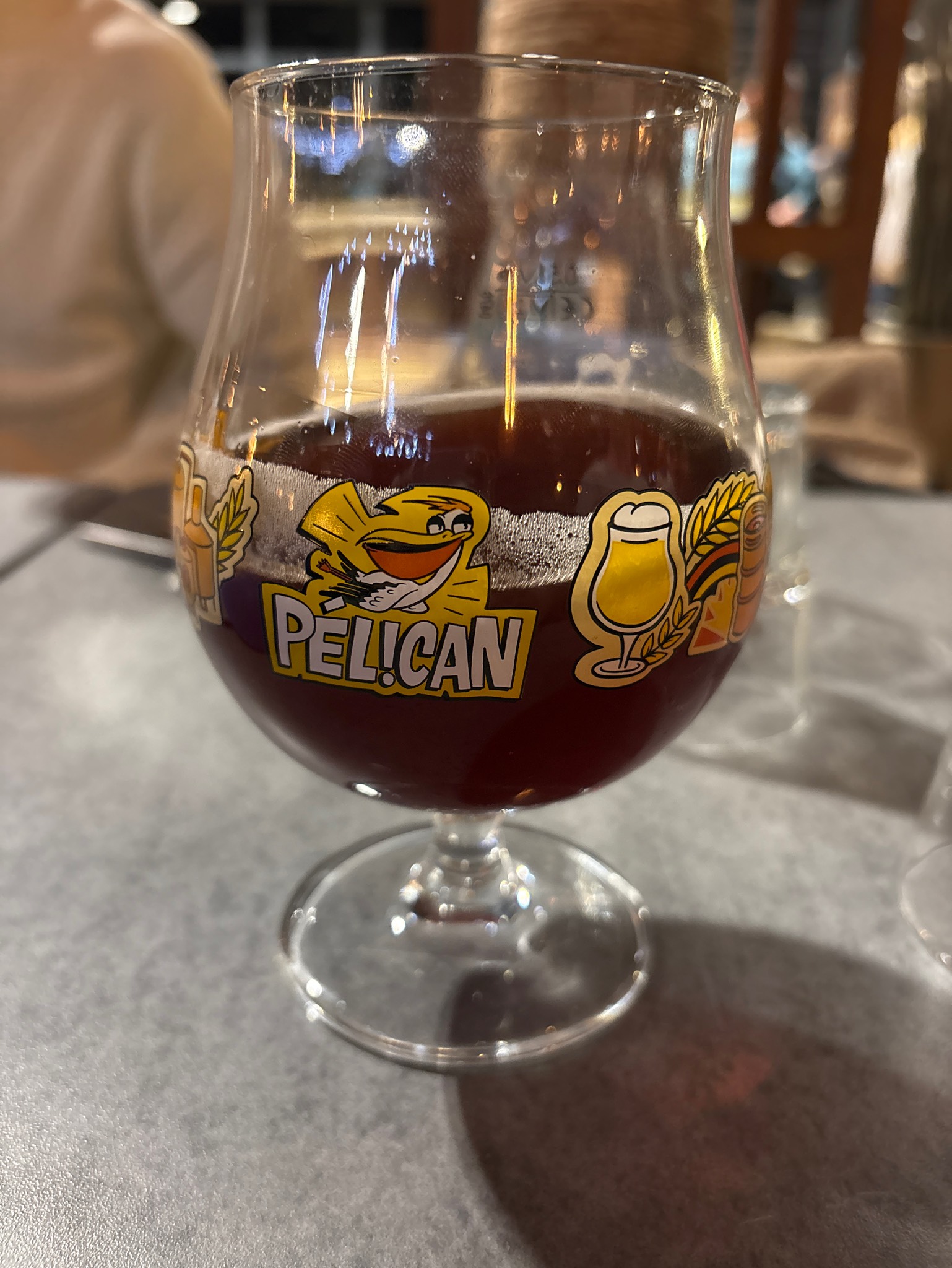 pelican rouge, France