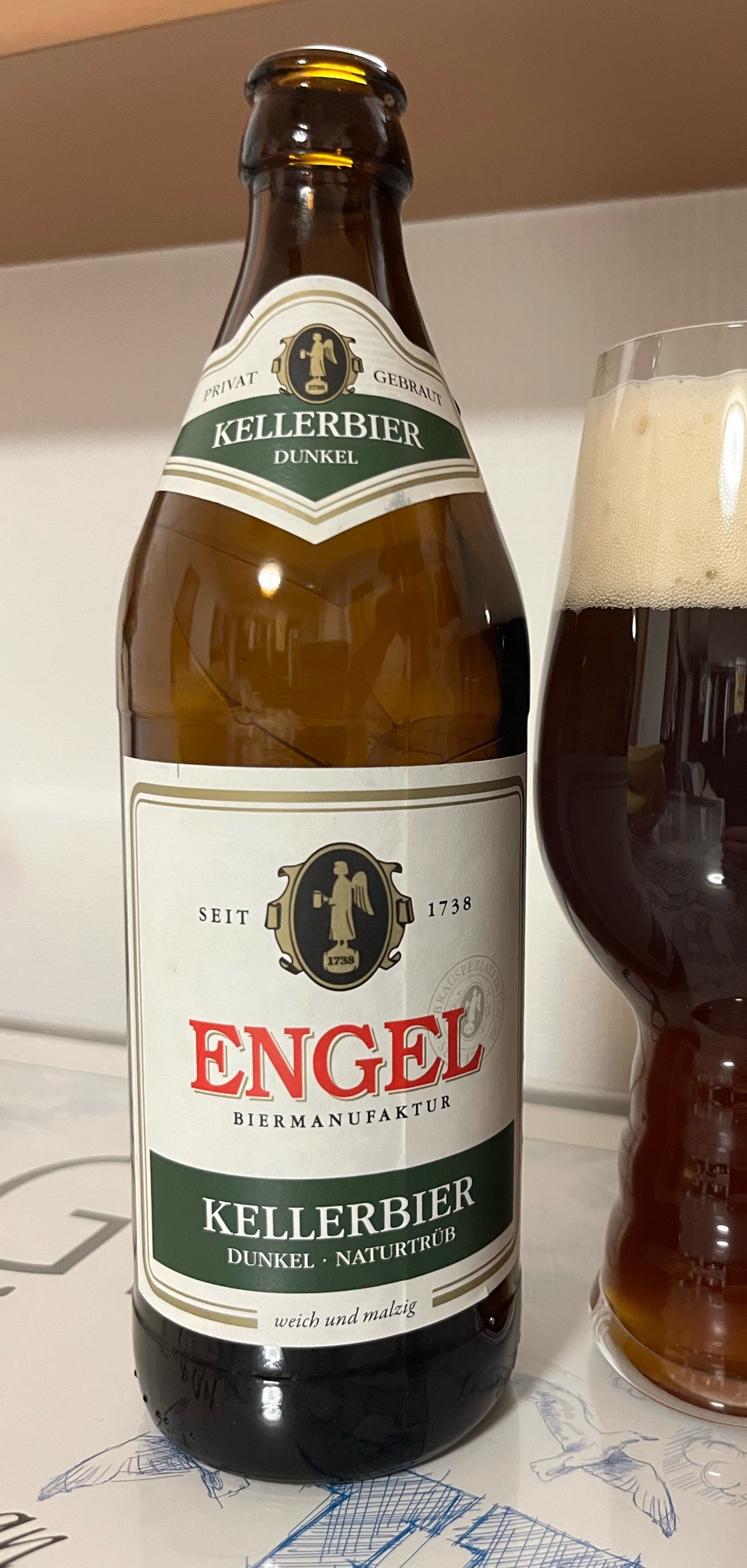 Engel Kellerbier Dunkel, Biermanufaktur Engel GmbH & Co. KG