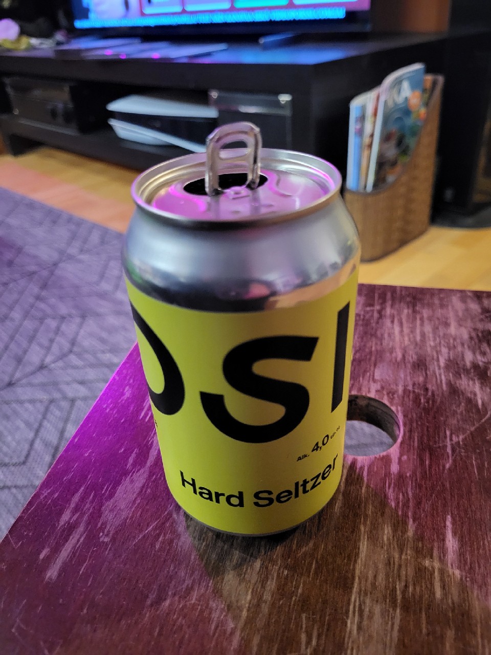 Tosi Hard Seltzer: Sitruuna + Katajanmarja, Finland