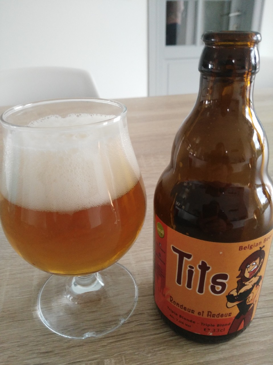 Tits Triple Blonde, TITS La Bière