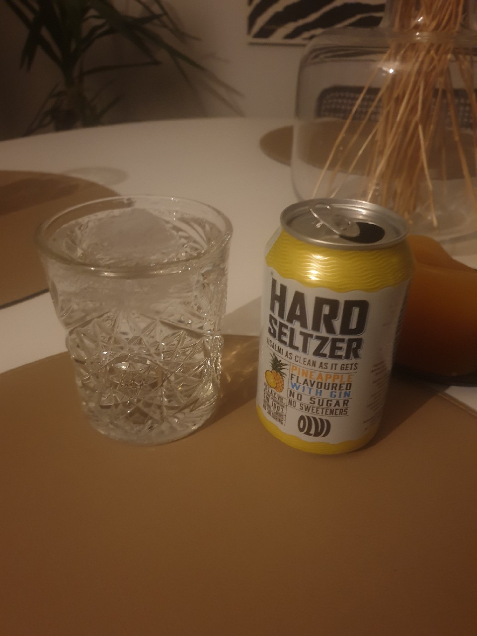 Hard Seltzer Gin & Pineapple, Finland