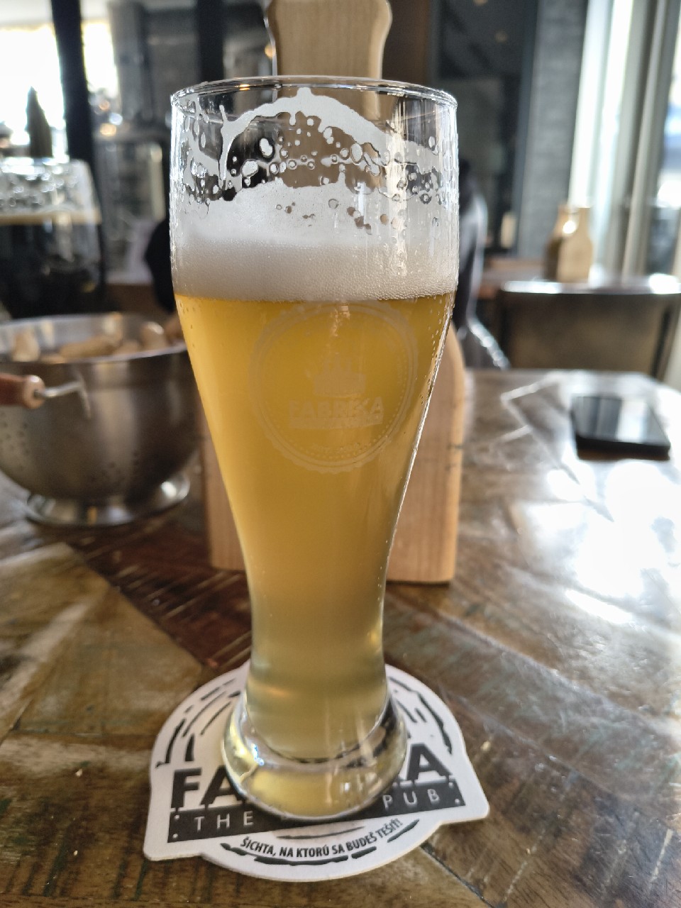 Fabrika W12 Weizen, Fabrika Beer Pub