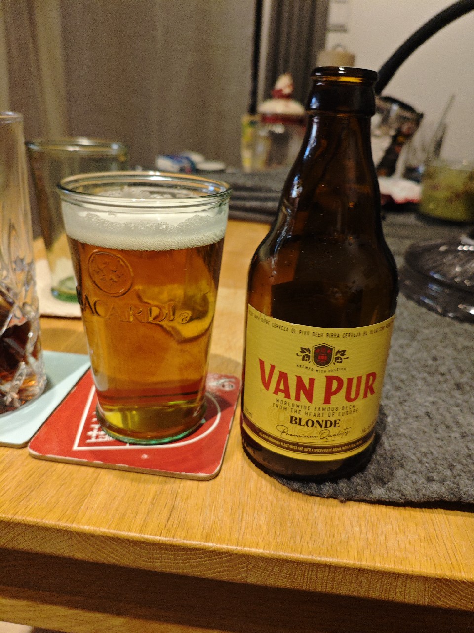Van Pur Blonde, Poland