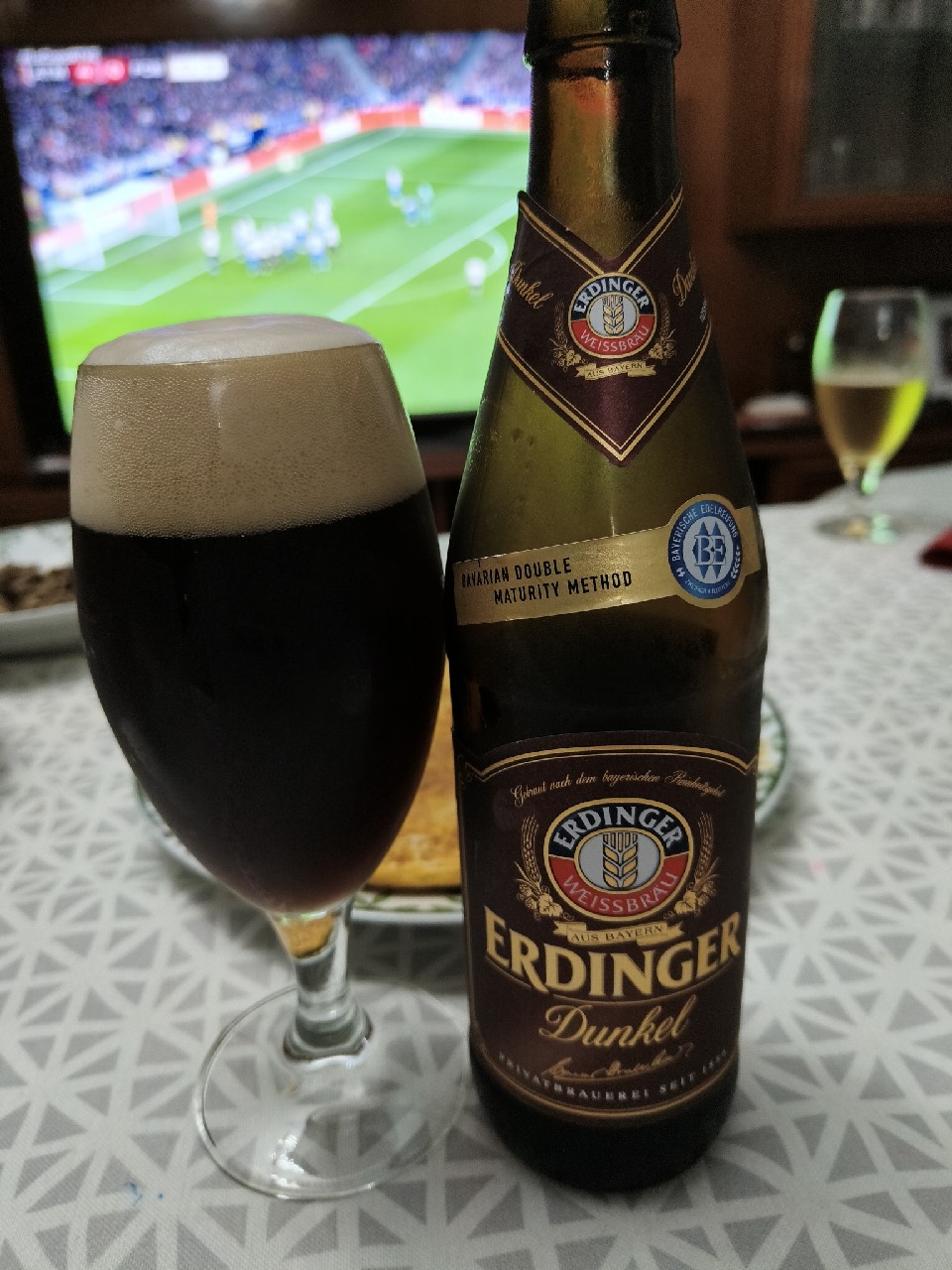 Erdinger Weißbier Dunkel, Erdinger Weissbräu