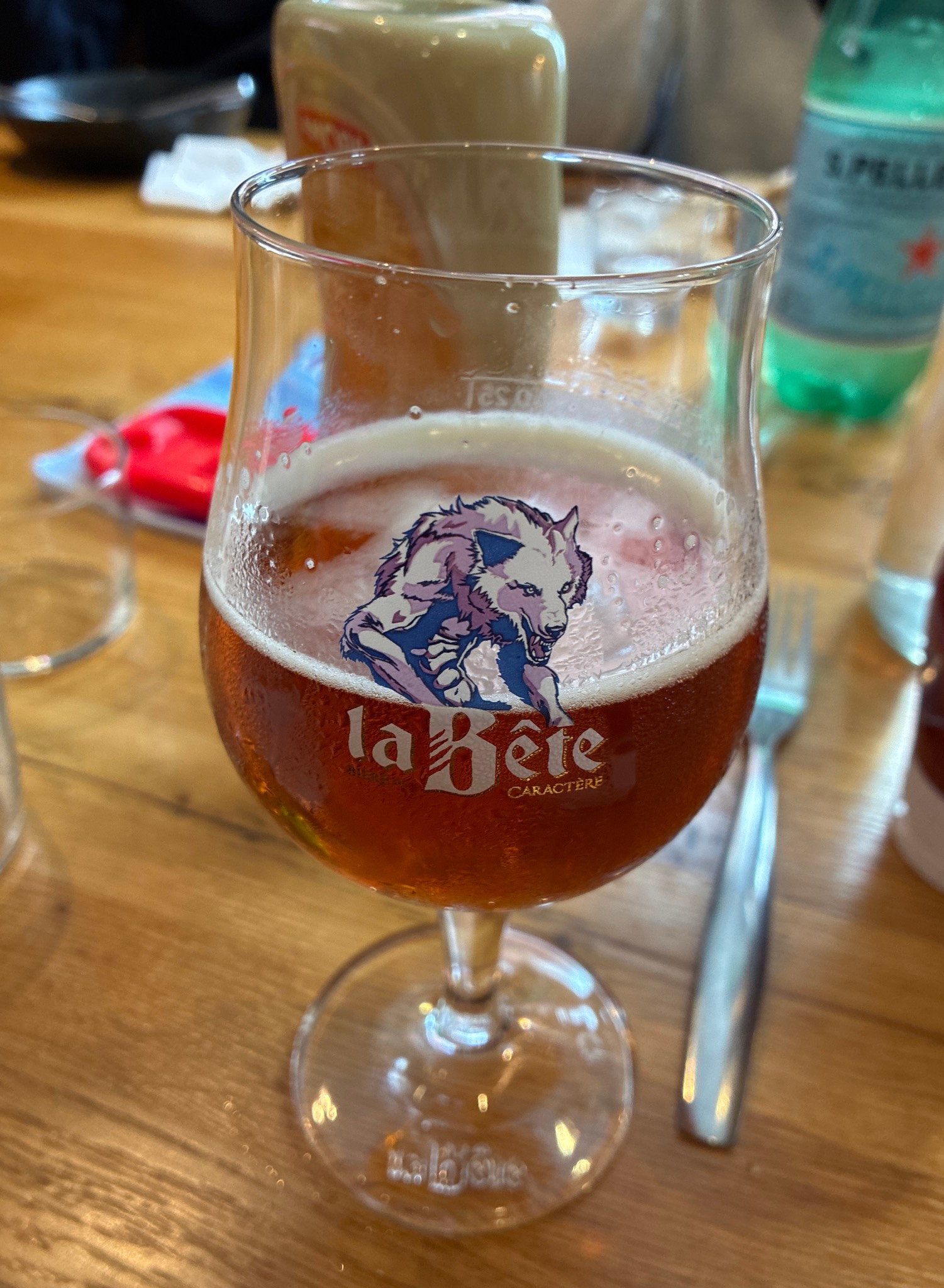 La Bête Ambrée, France