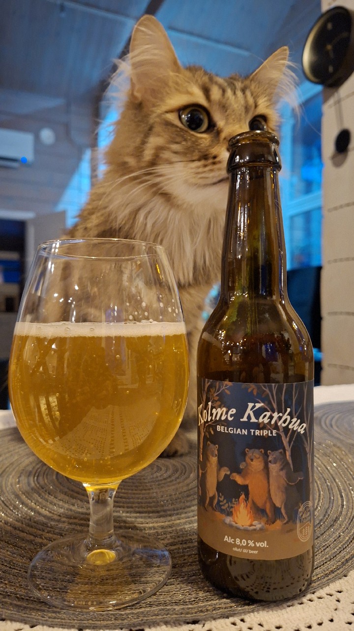 Kolme Karhua, Finland