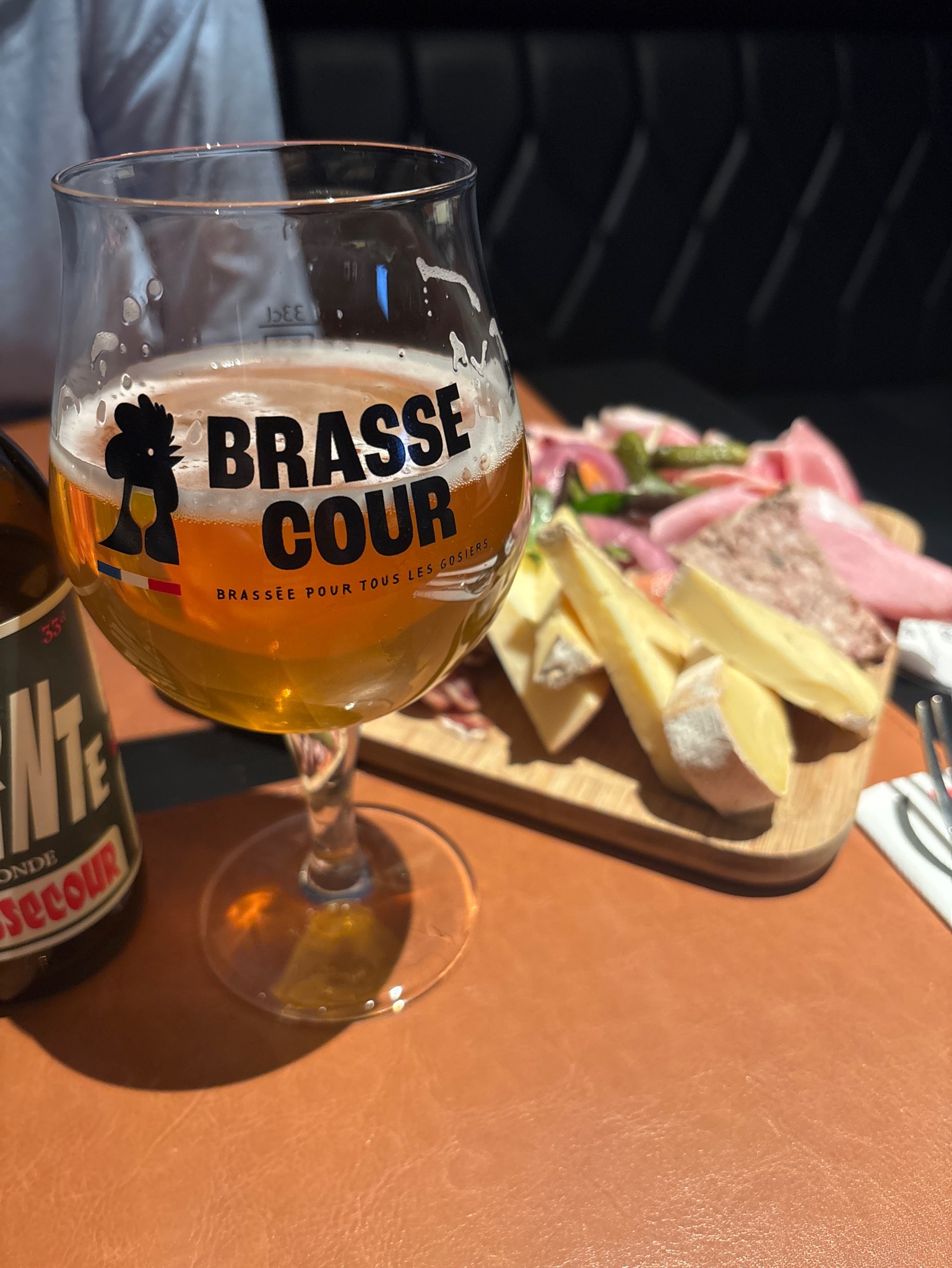 Coq En Pinte, Brasse Cour - Brasserie SBC