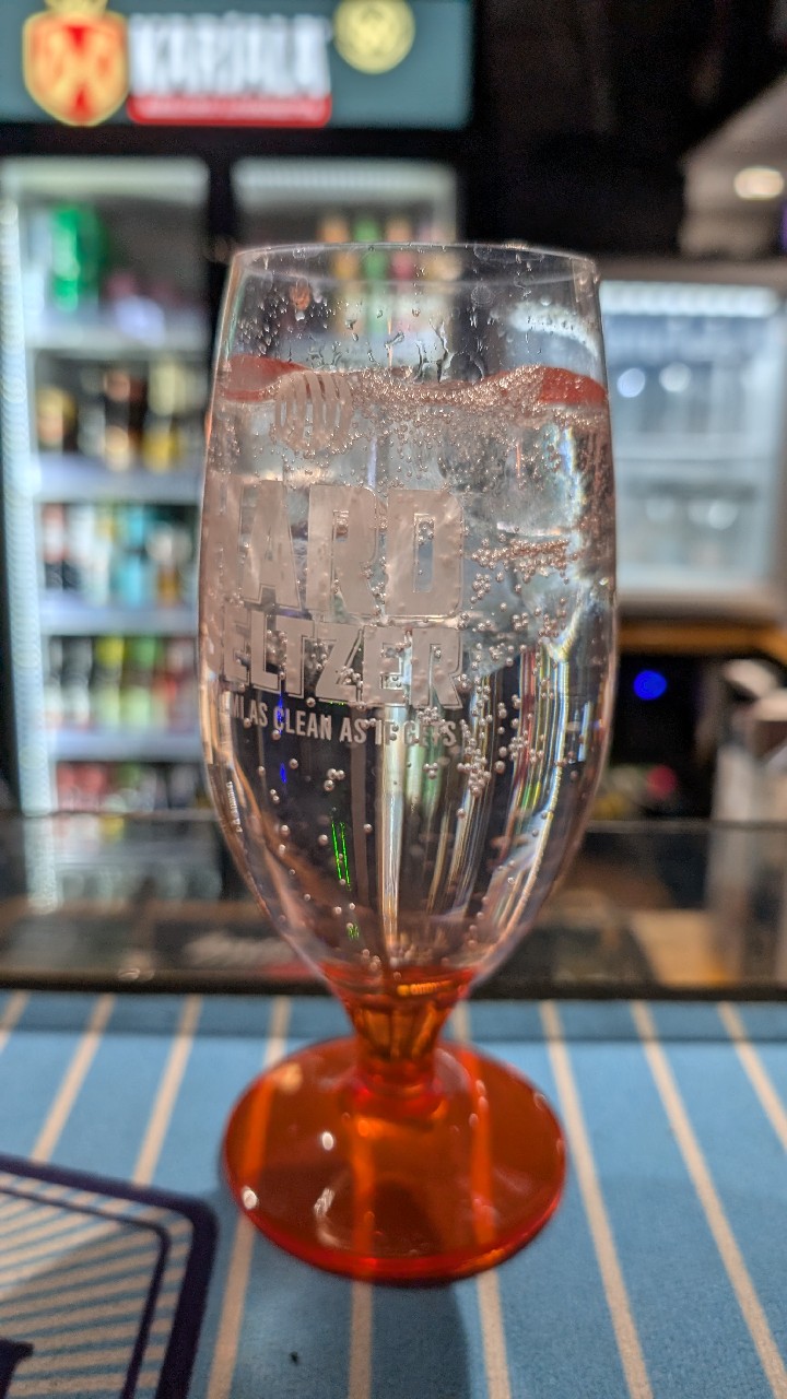 Hartwall Hard Seltzer Persikka, Finland