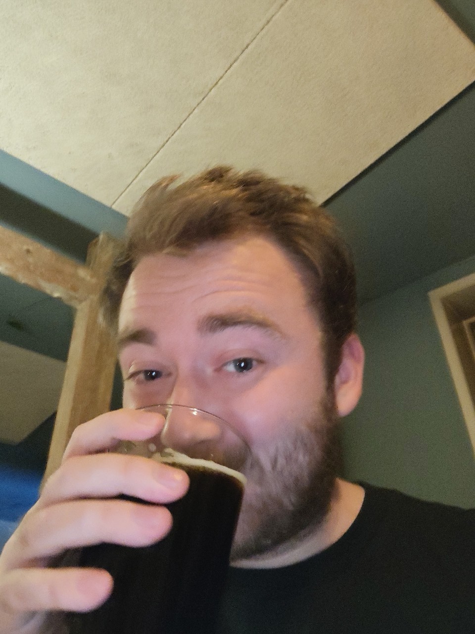 i ly af natten, Ølsnedkeren