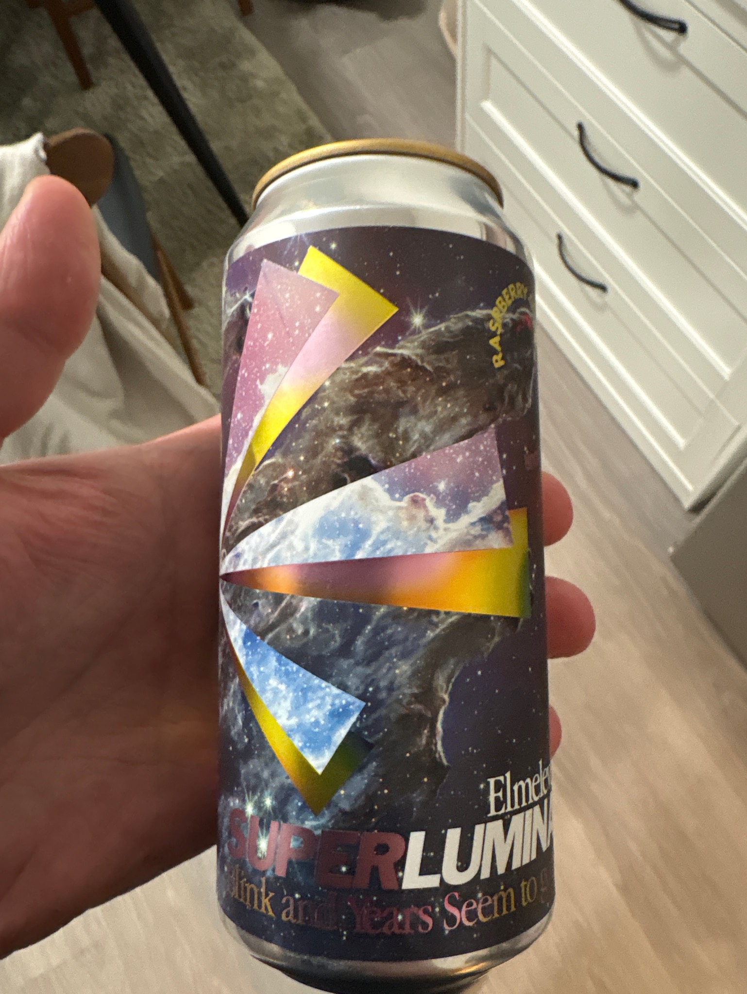 Superluminal, Elmeleven