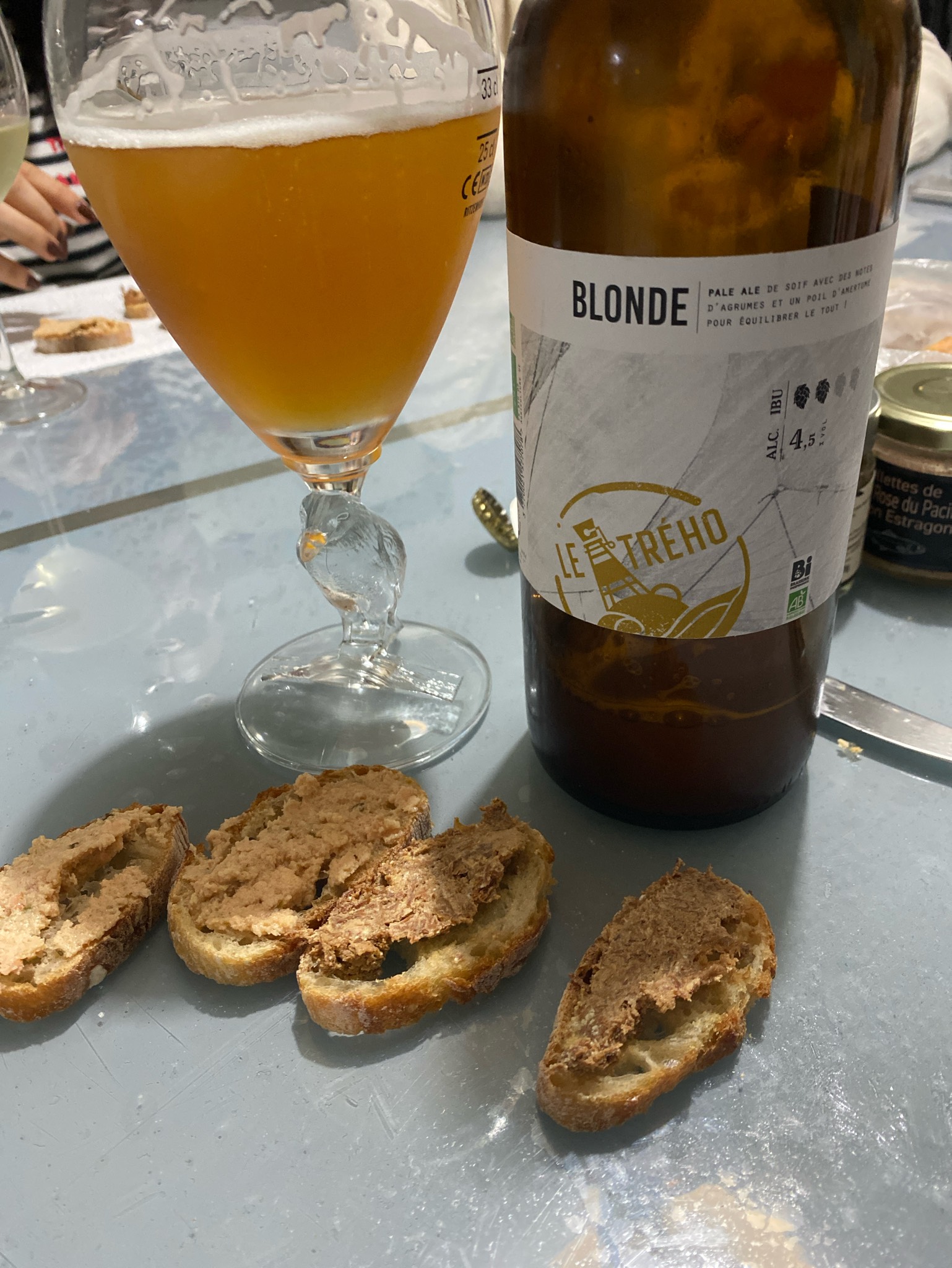 Le Trého Blonde, Le Trého