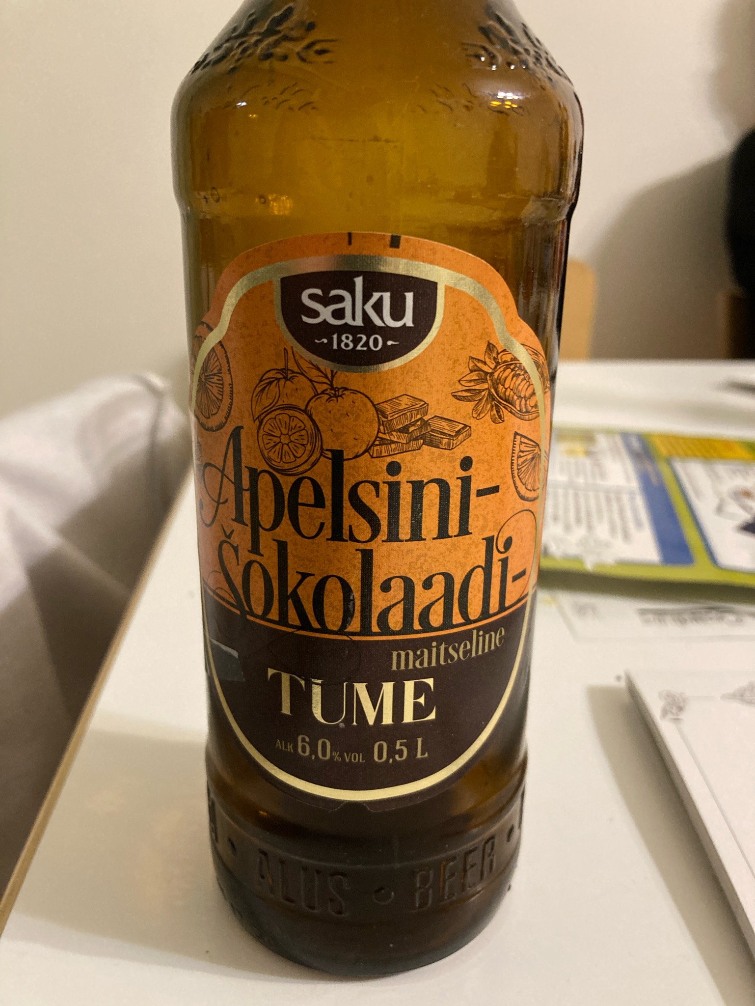 Apelsini-Šokolaadi Tume, Estonia
