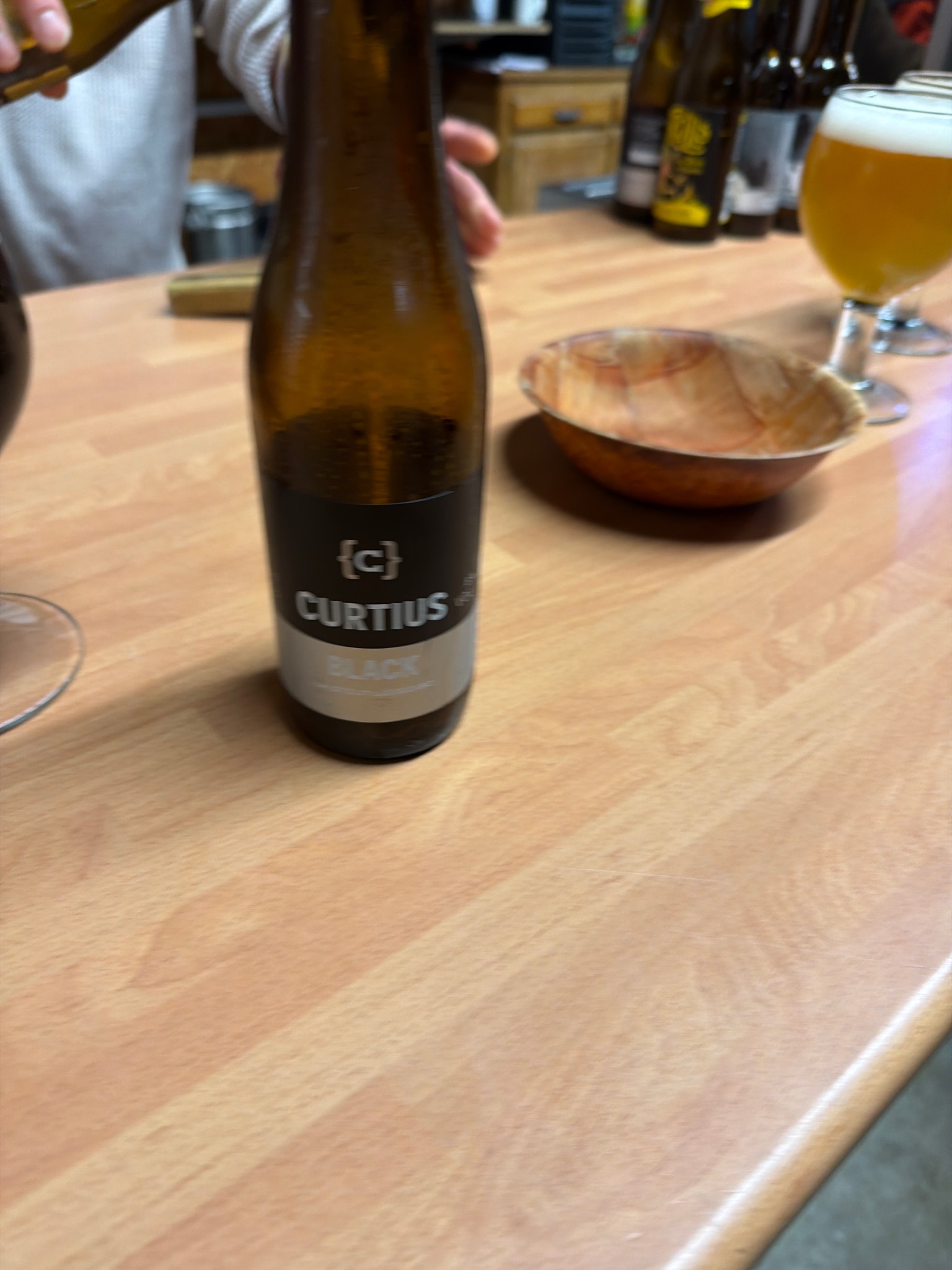 Curtius Black, Brasserie {C}