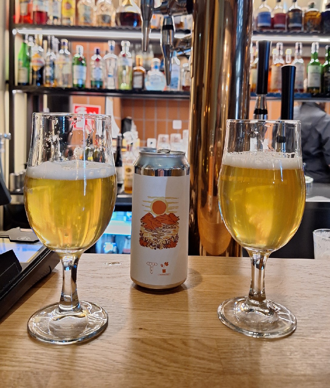 Manchester fresh hop golden ale '25, Track Brewing Co.