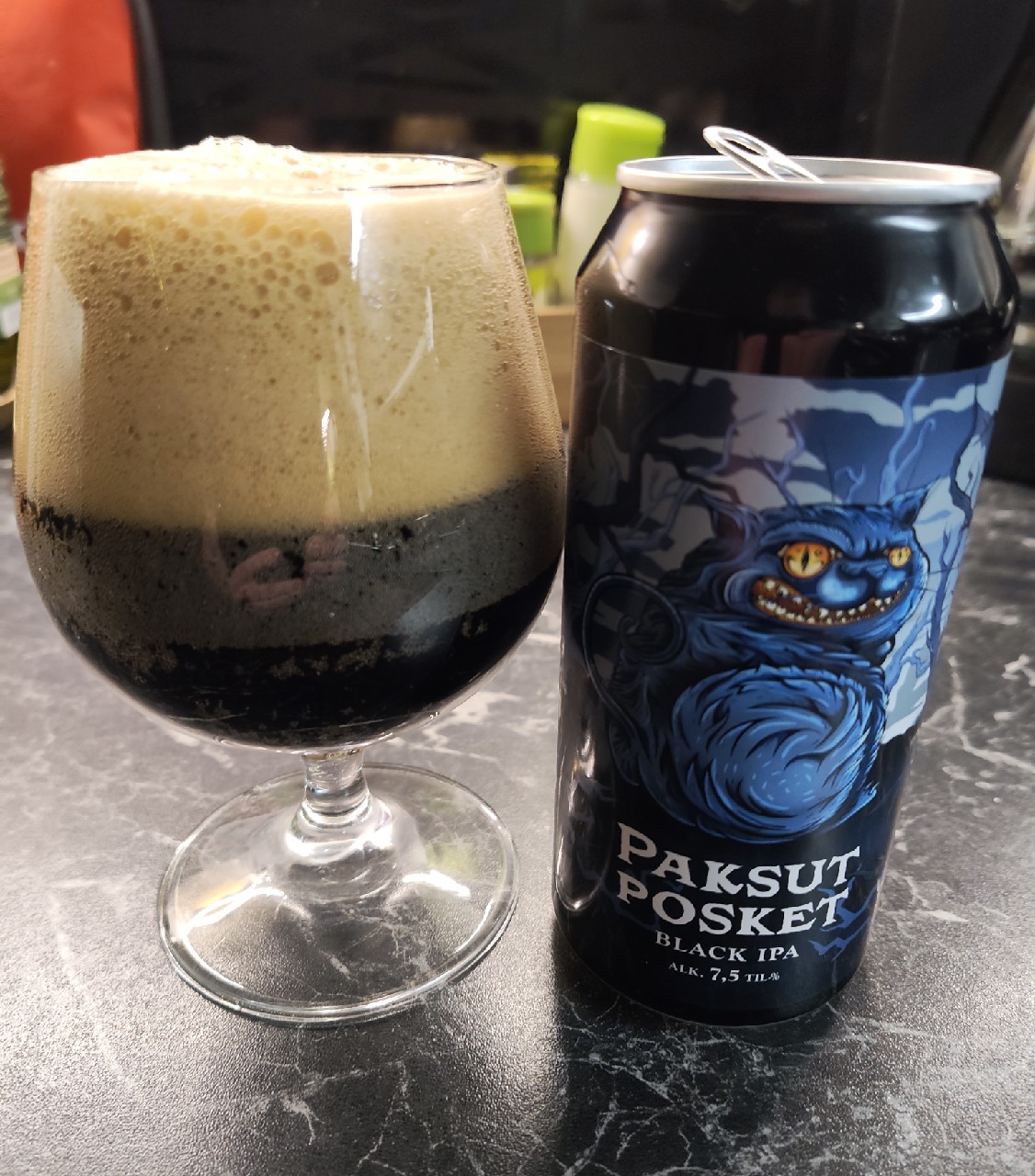 Paksut Posket, Finland