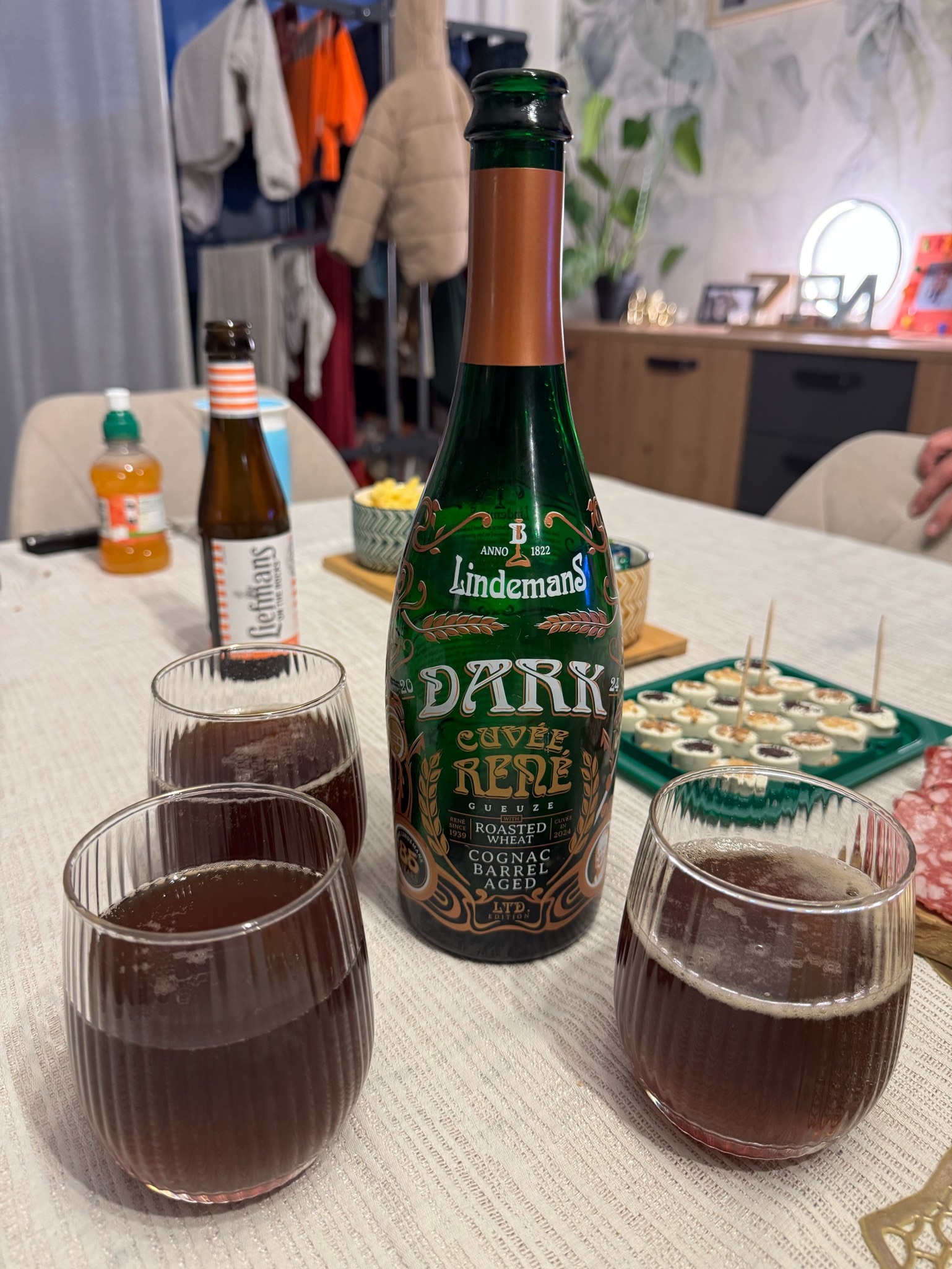 dark gueuze cuvée rené (2024), Brouwerij Lindemans