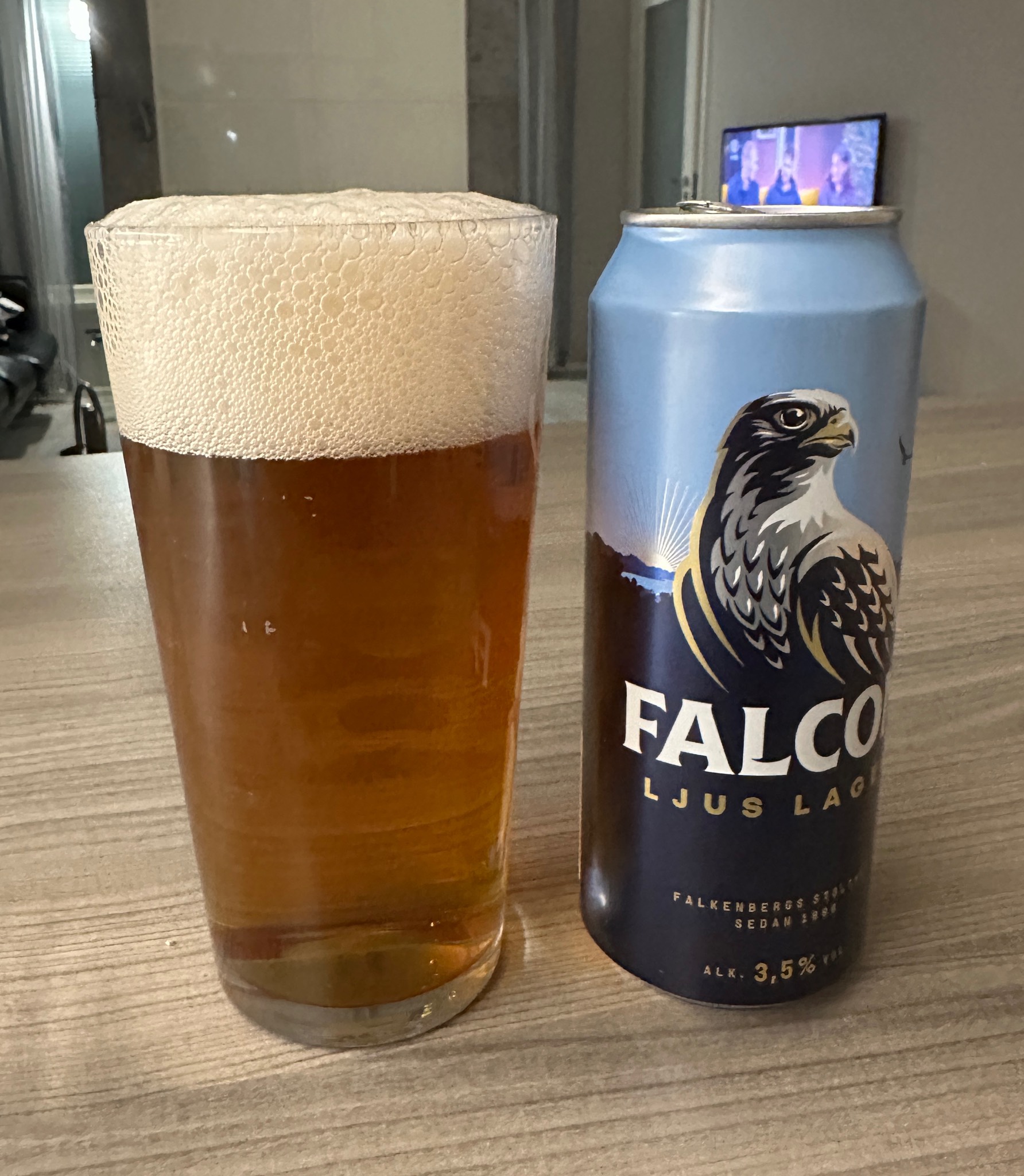 Falcon Ljus Lager, Sweden