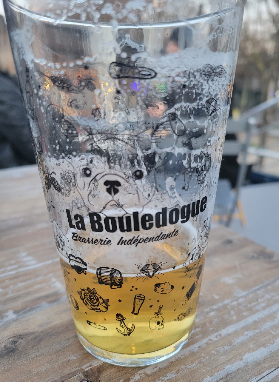 La Bouledogue Blonde, La Bouledogue