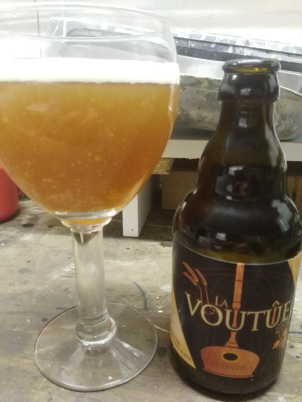 La Voutue Blonde, Lingone