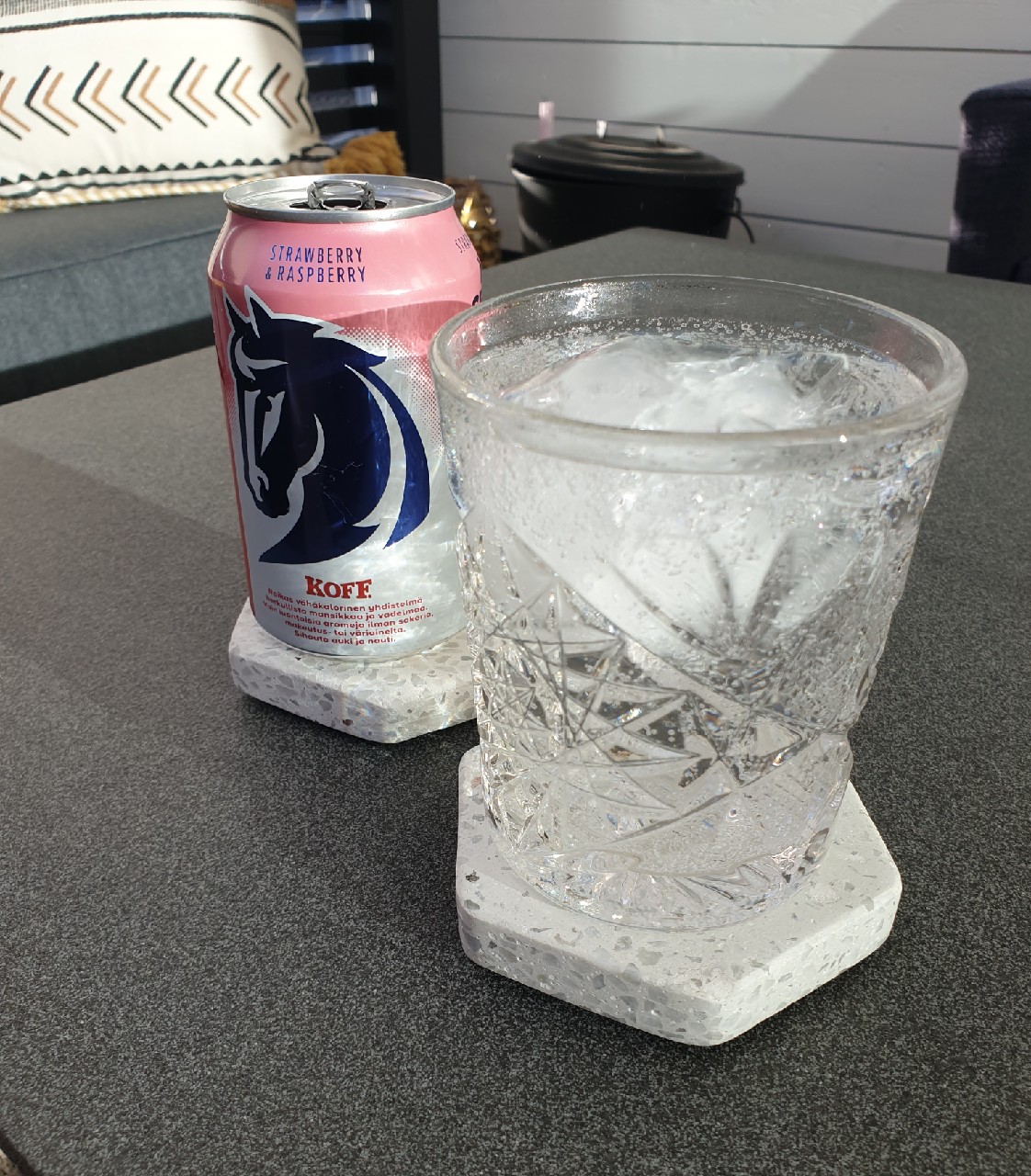 Koff Strawberry & Raspberry Hard seltzer, Sinebrychoff (Carlsberg Group)