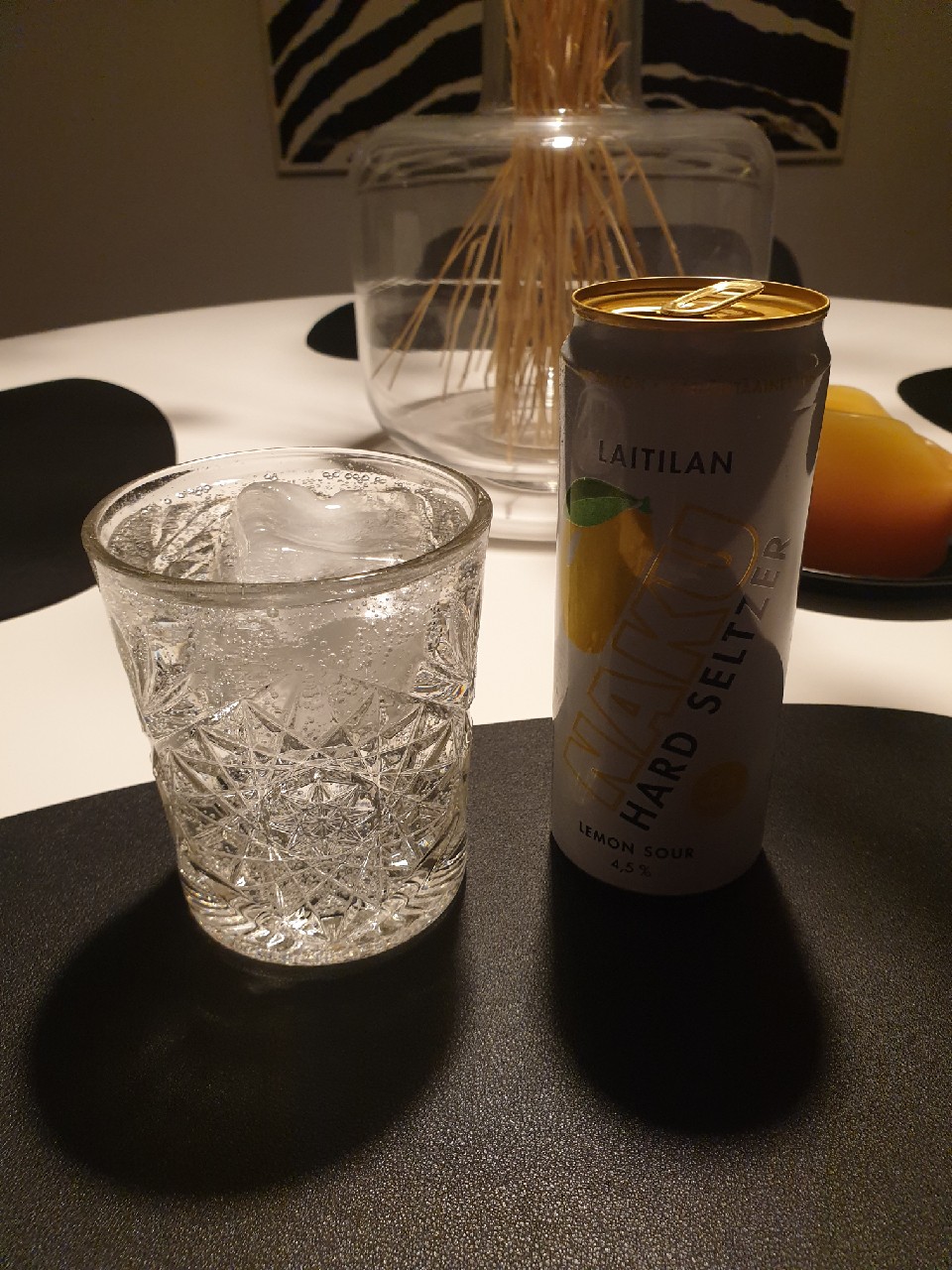 NAKU Hard Seltzer Lemon Sour, Laitilan Wirvoitusjuomatehdas
