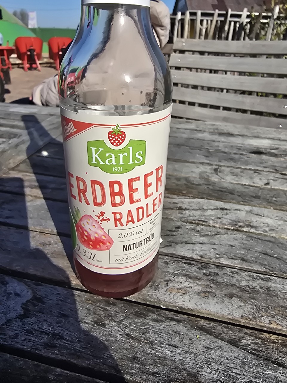 Karls Erdbeer Radler Naturtrüb, Privatbrauerei Metzler