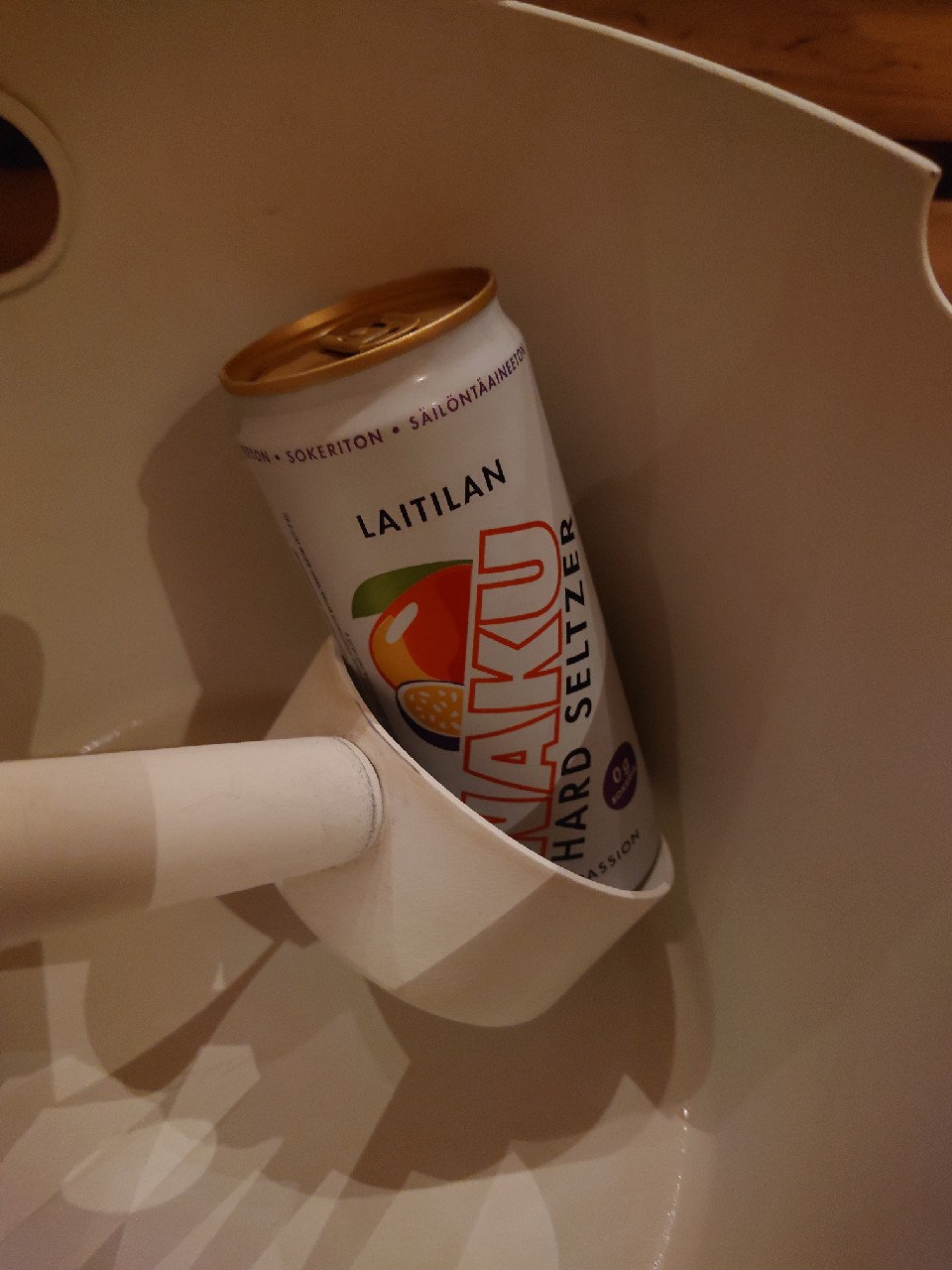 NAKU Hard Selzer Mango-Passion, Finland