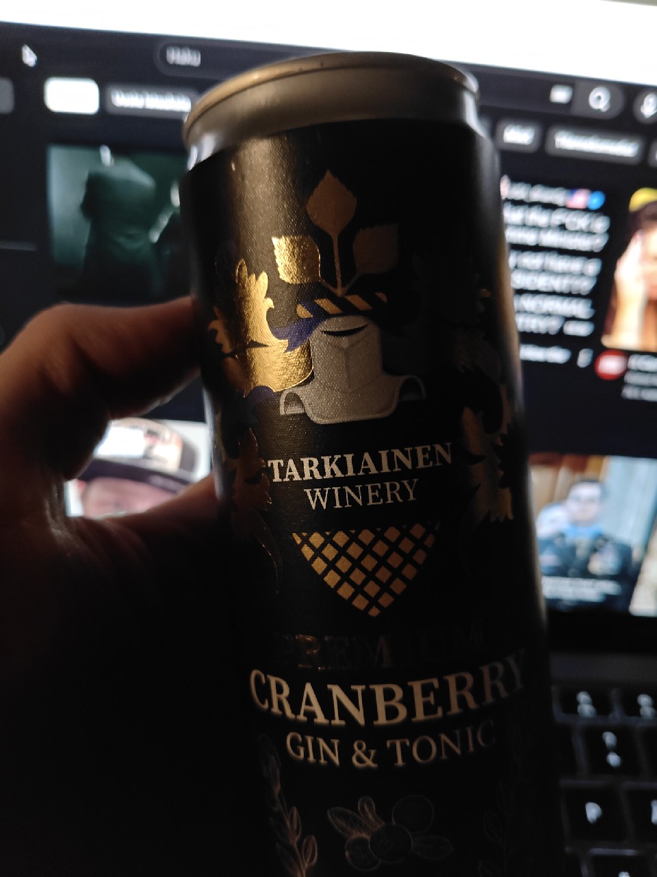 Premium cranberry gin & tonic, Tarkiainen Winery (Mahla Forest)