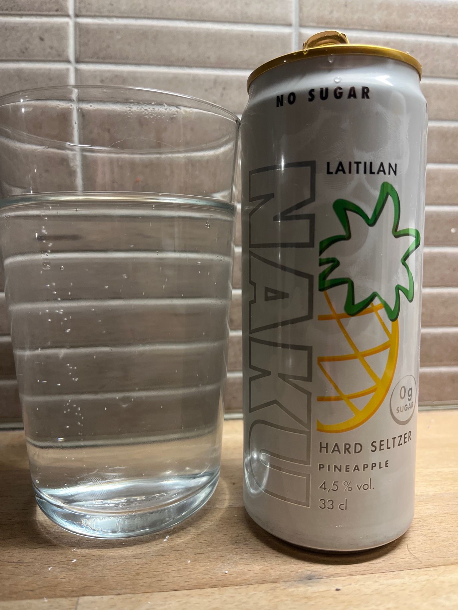 NAKU Hard Seltzer Pineapple, Finland
