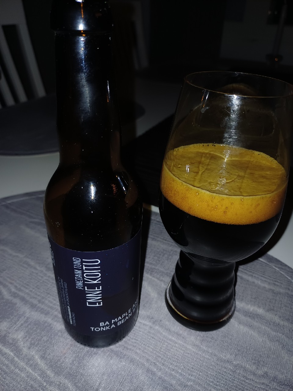 Pimedaim Tund Enne Koitu, Lehe Pruulikoda