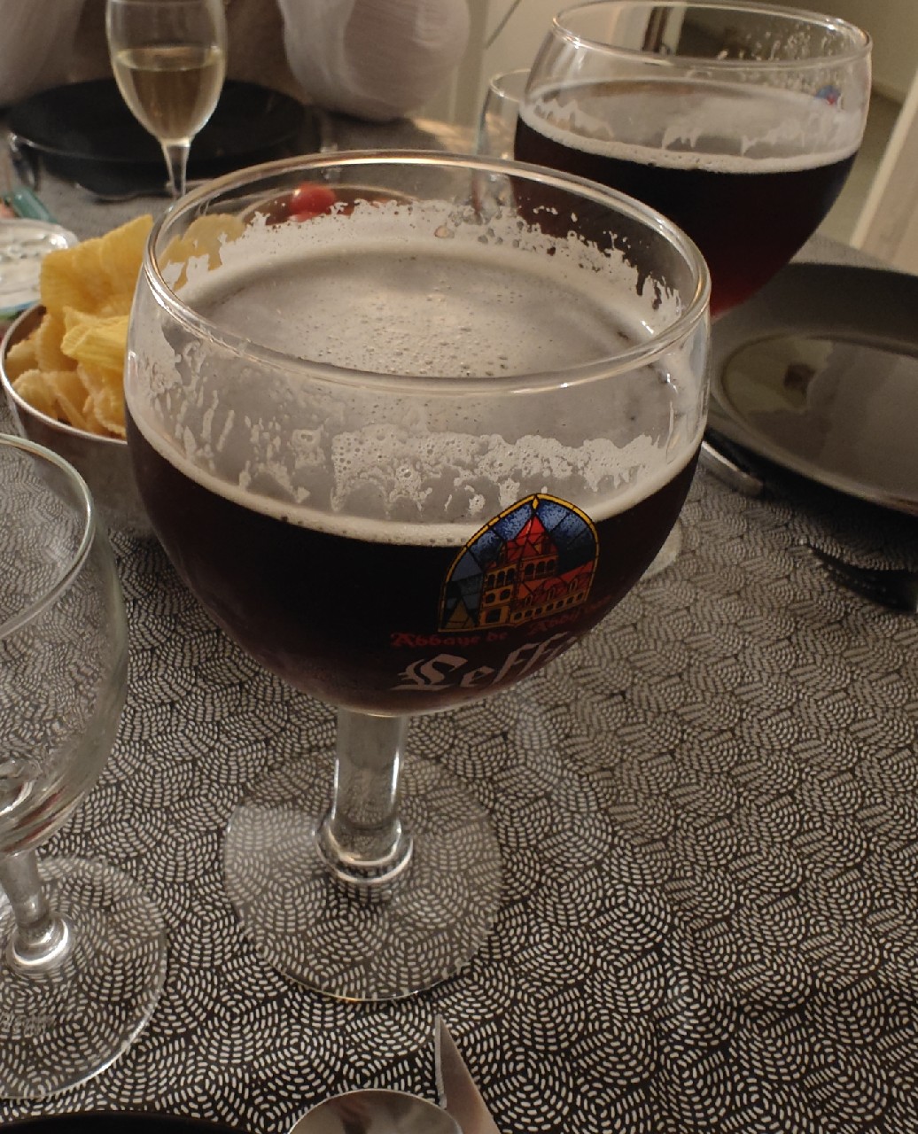 Leffe de Noël, Abbaye de Leffe (AB InBev)