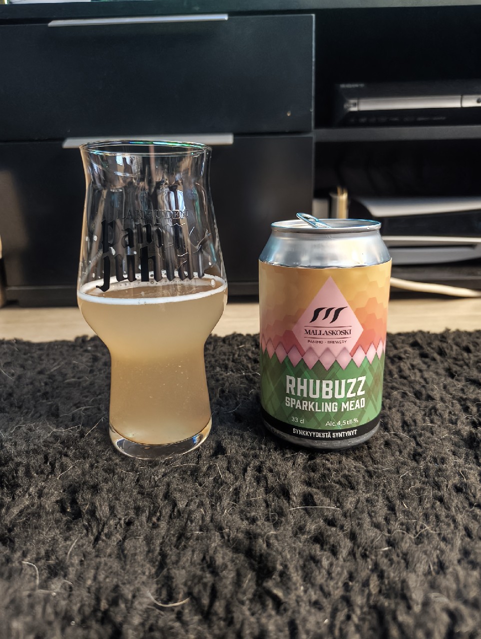 RhuBuzz Sparkling Mead, Finland