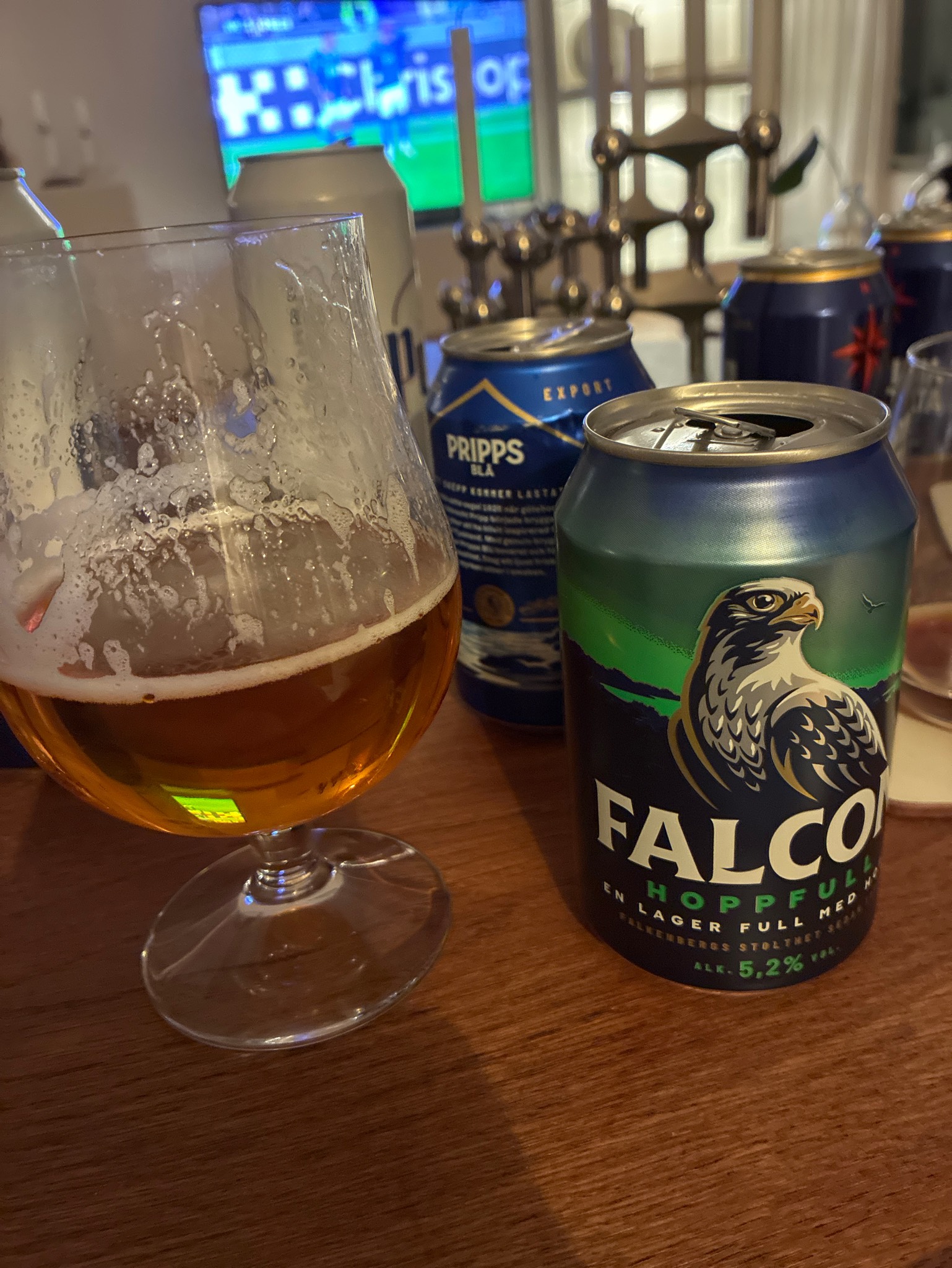 Falcon Hoppfull, Sweden