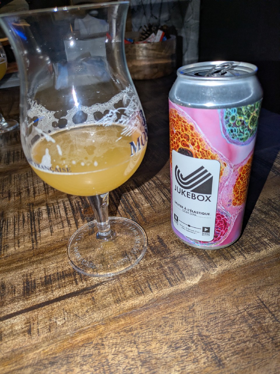 Sauter à l'elastique, Brasserie Jukebox