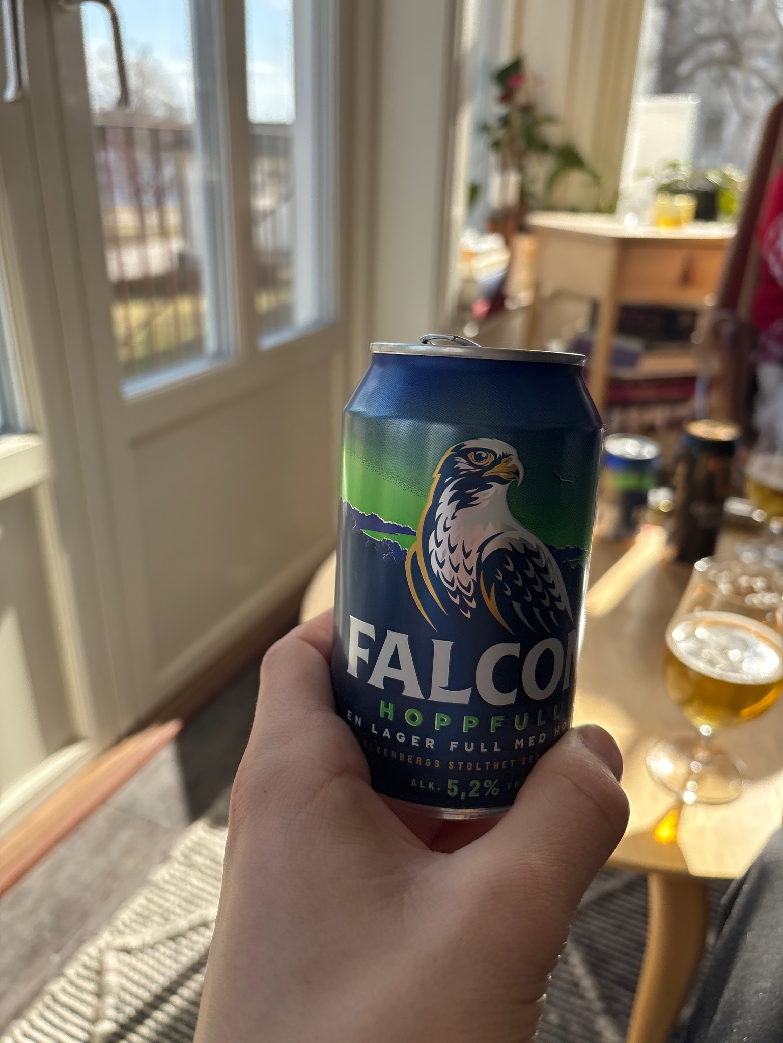 Falcon Hoppfull, Sweden