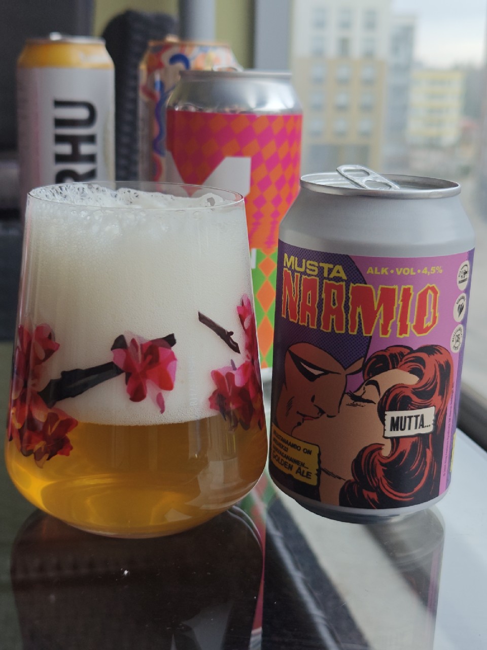 Mustanaamio, Finland