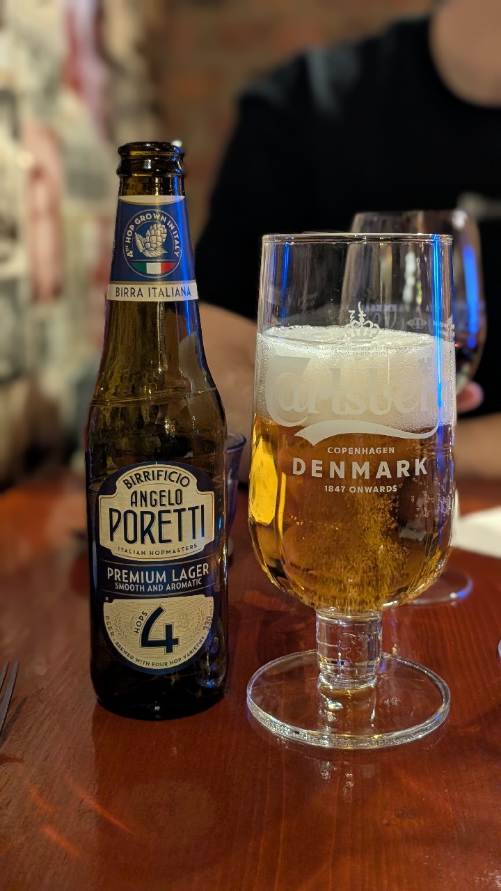 4 Luppoli L'Originale / 4 Hops / Premium Lager, Birrificio Angelo Poretti (Carlsberg Group)