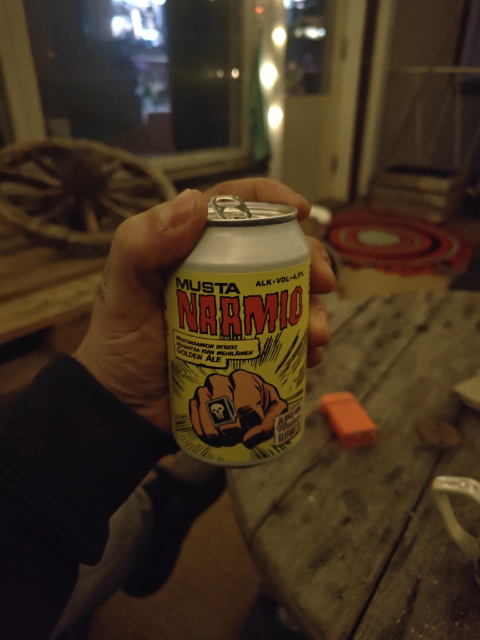 Mustanaamio, Finland