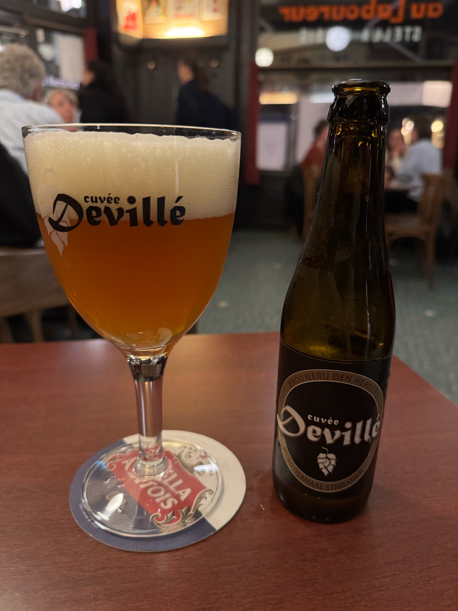 Cuvée Devillé, Den Herberg