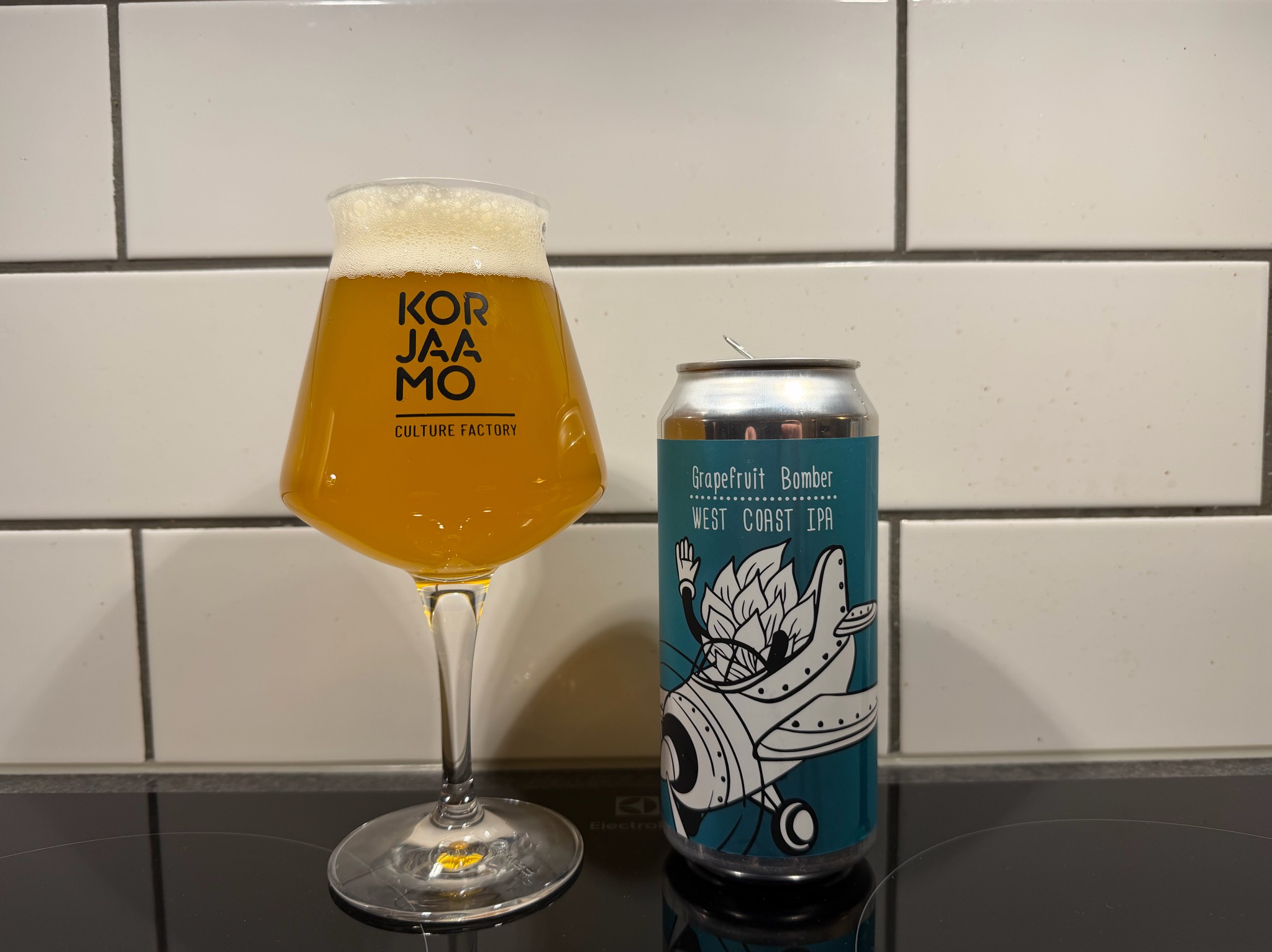 Grapefruit Bomber, Finland