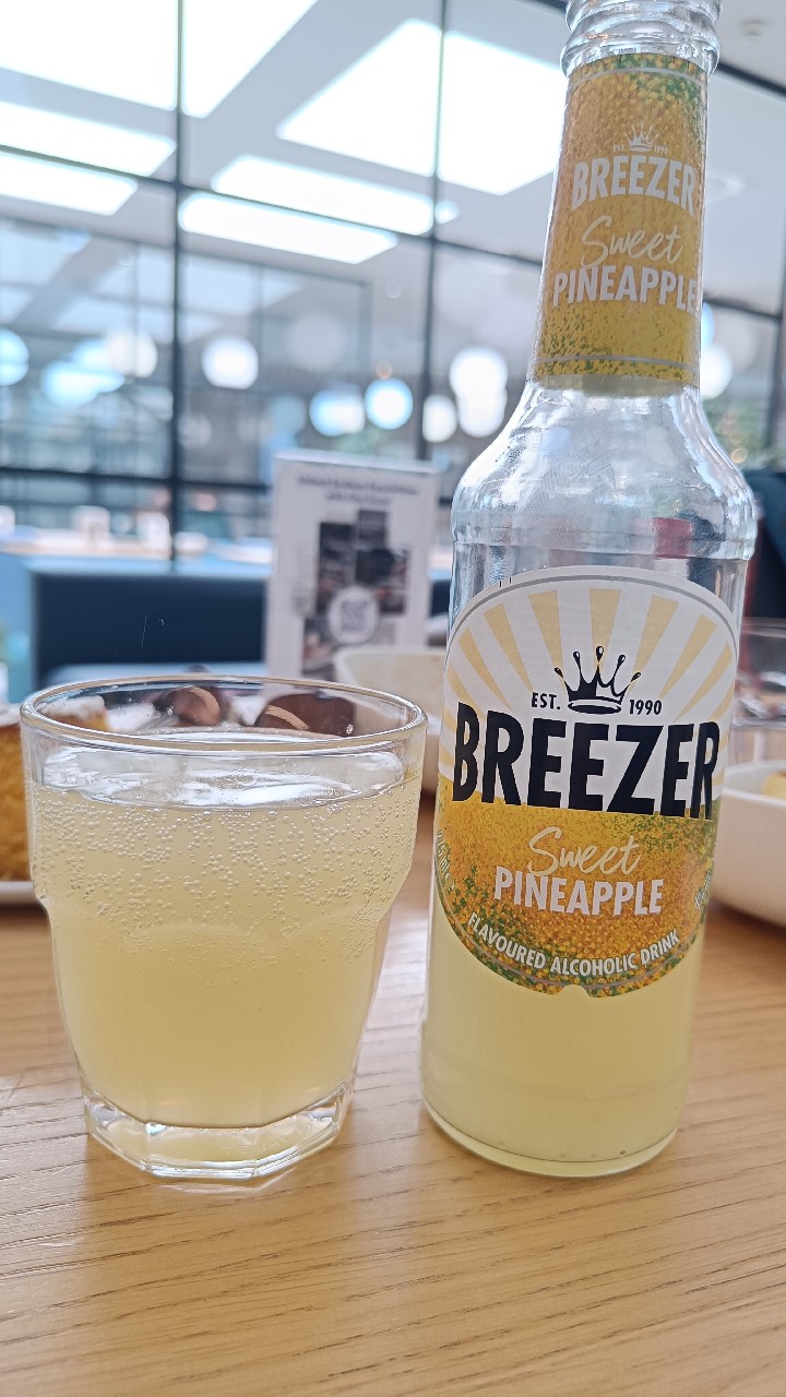 Breezer Pineapple, Bacardi