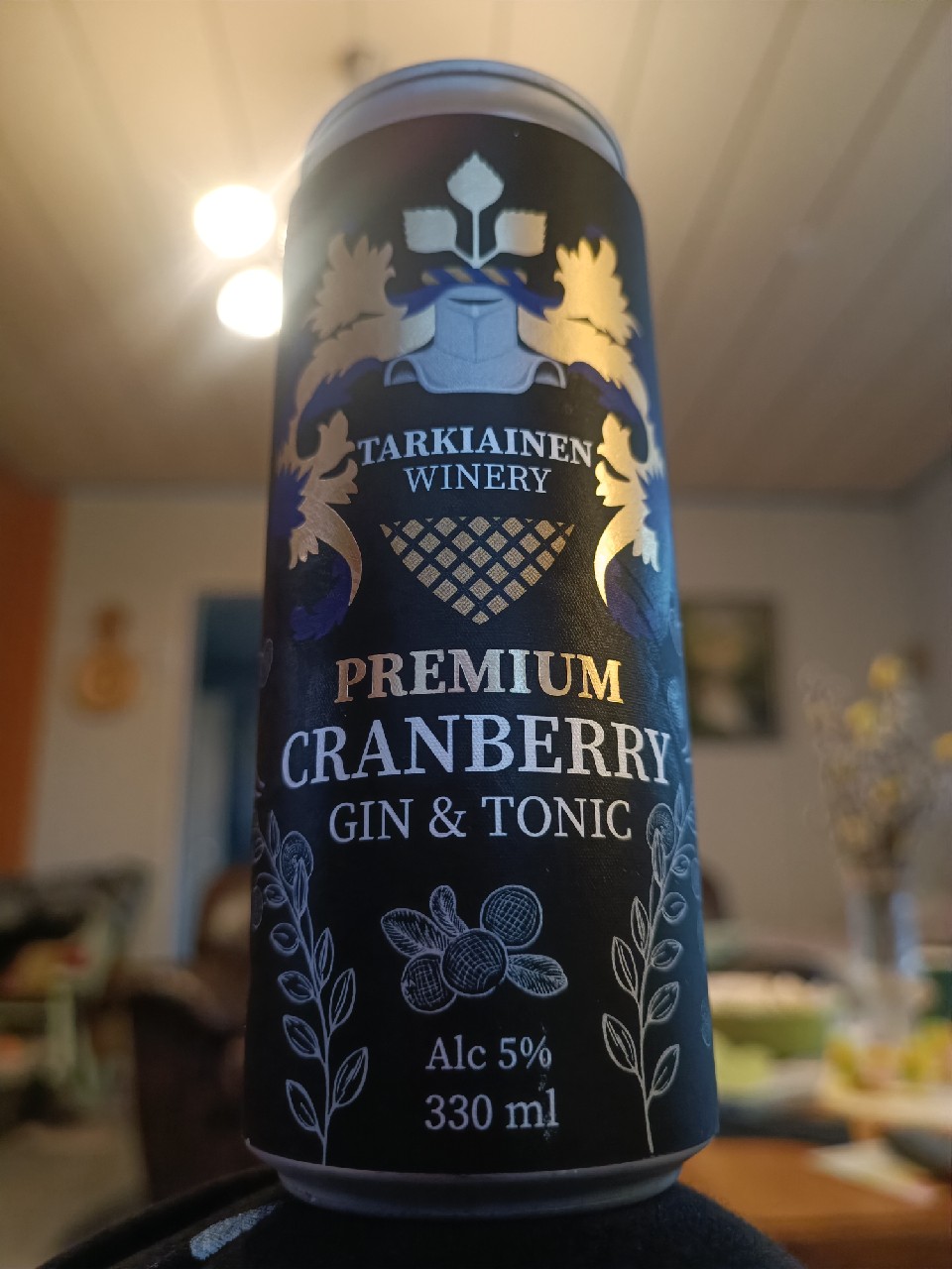 Premium cranberry gin & tonic, Tarkiainen Winery (Mahla Forest)