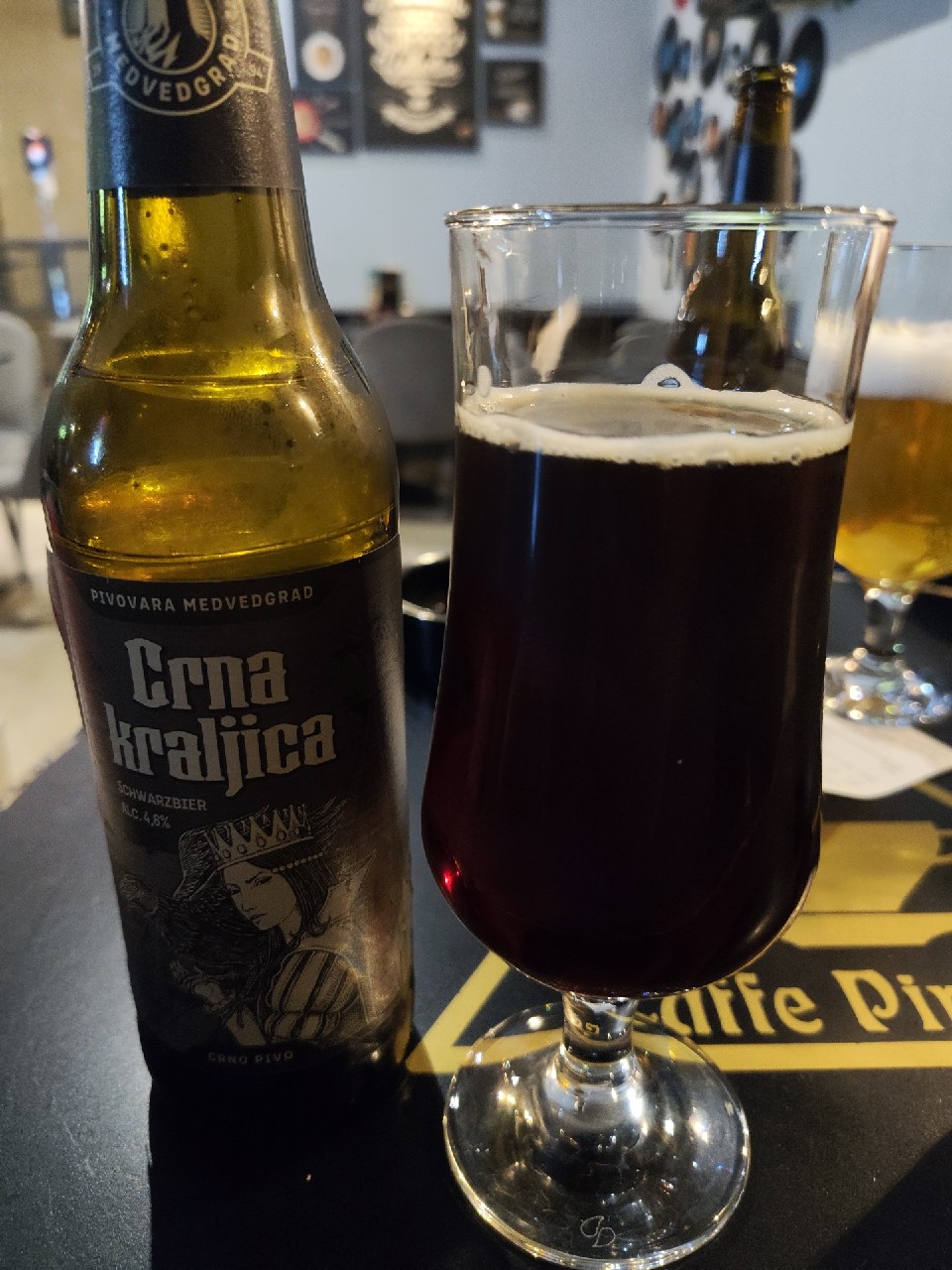 Crna Kraljica, Croatia