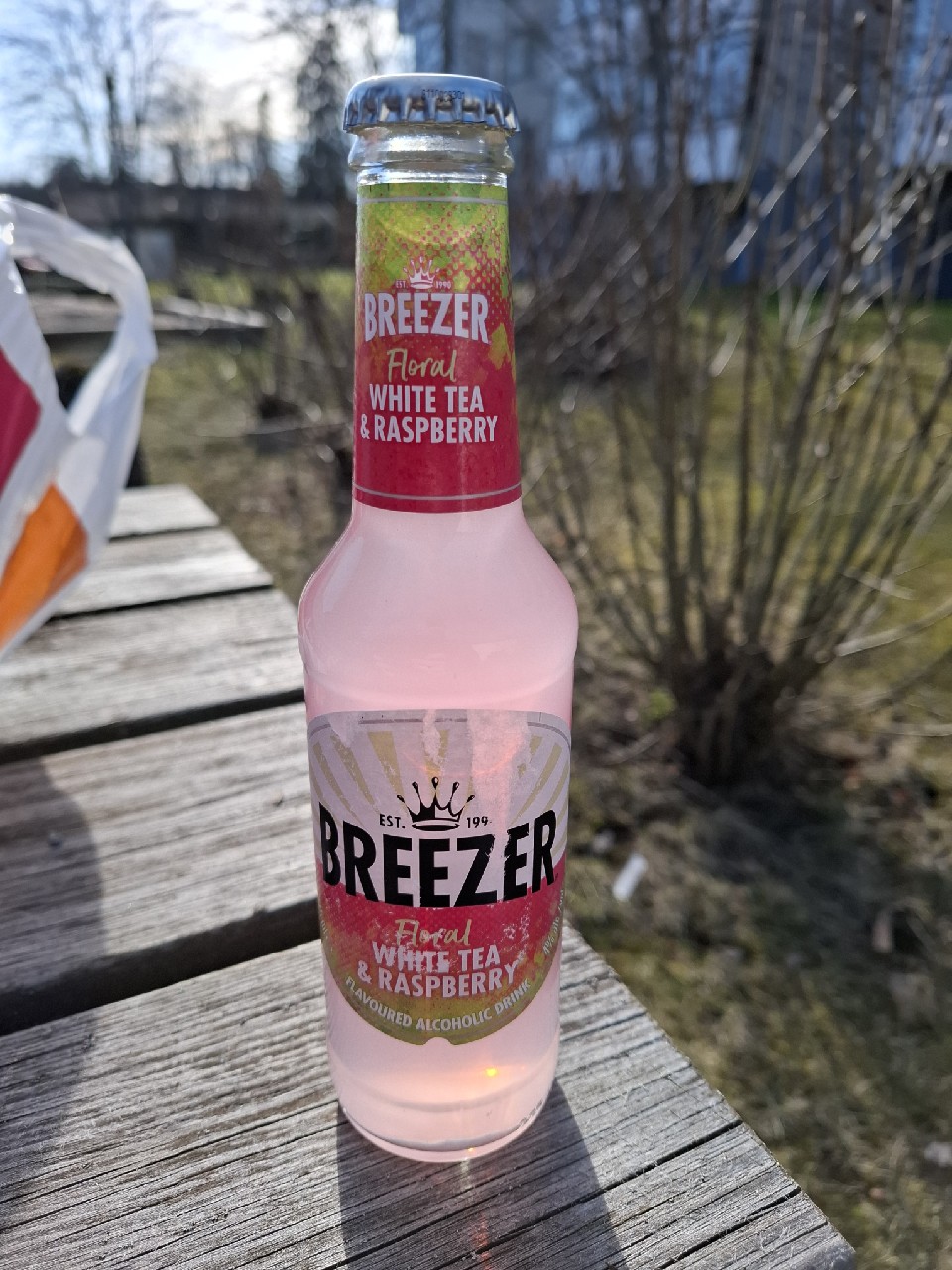 Breezer White Tea & Raspberry, Bacardi
