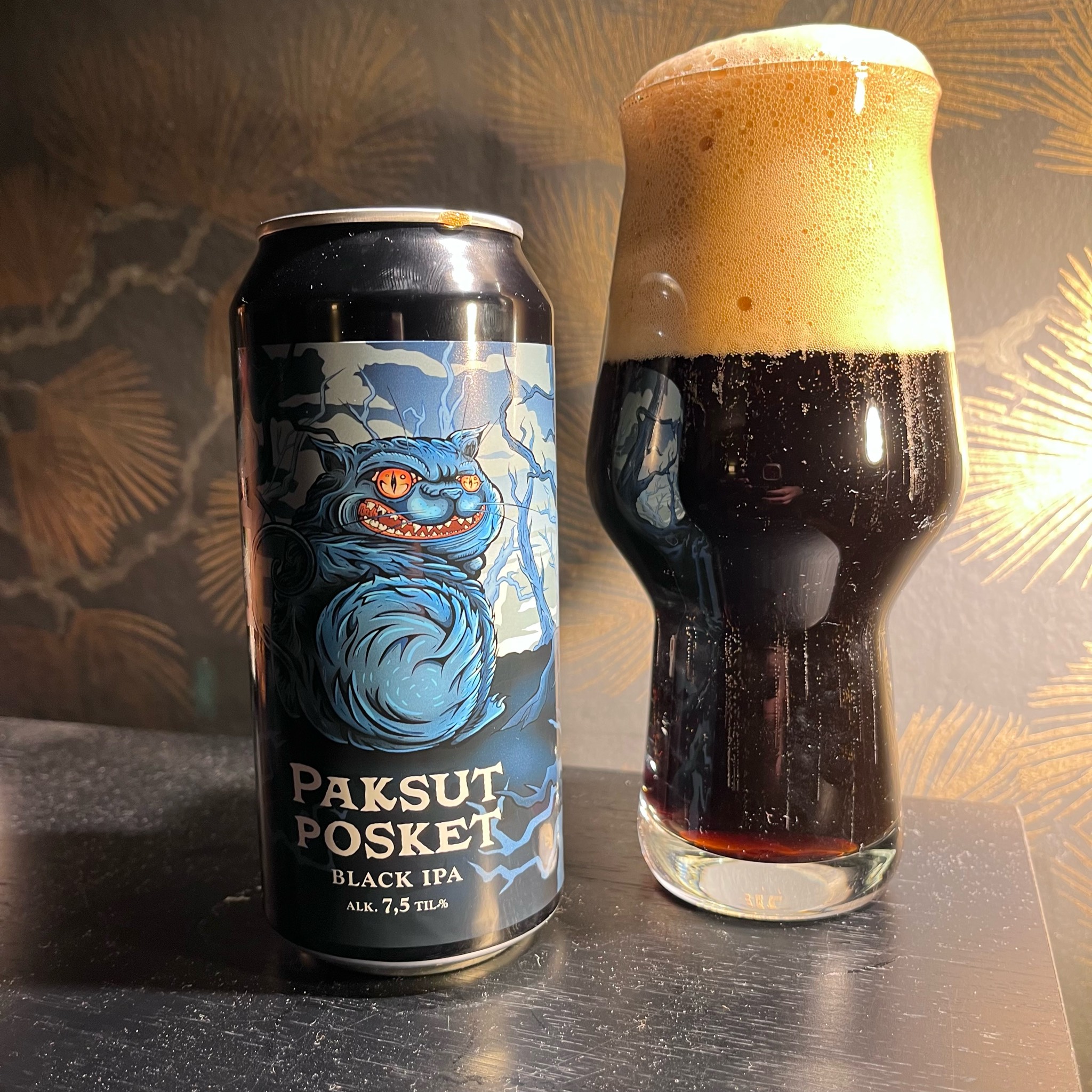 Paksut Posket, Finland