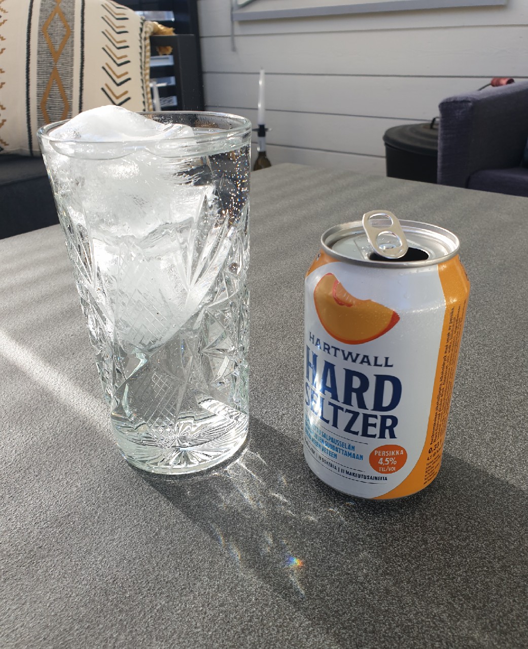 Hartwall Hard Seltzer Persikka, Finland