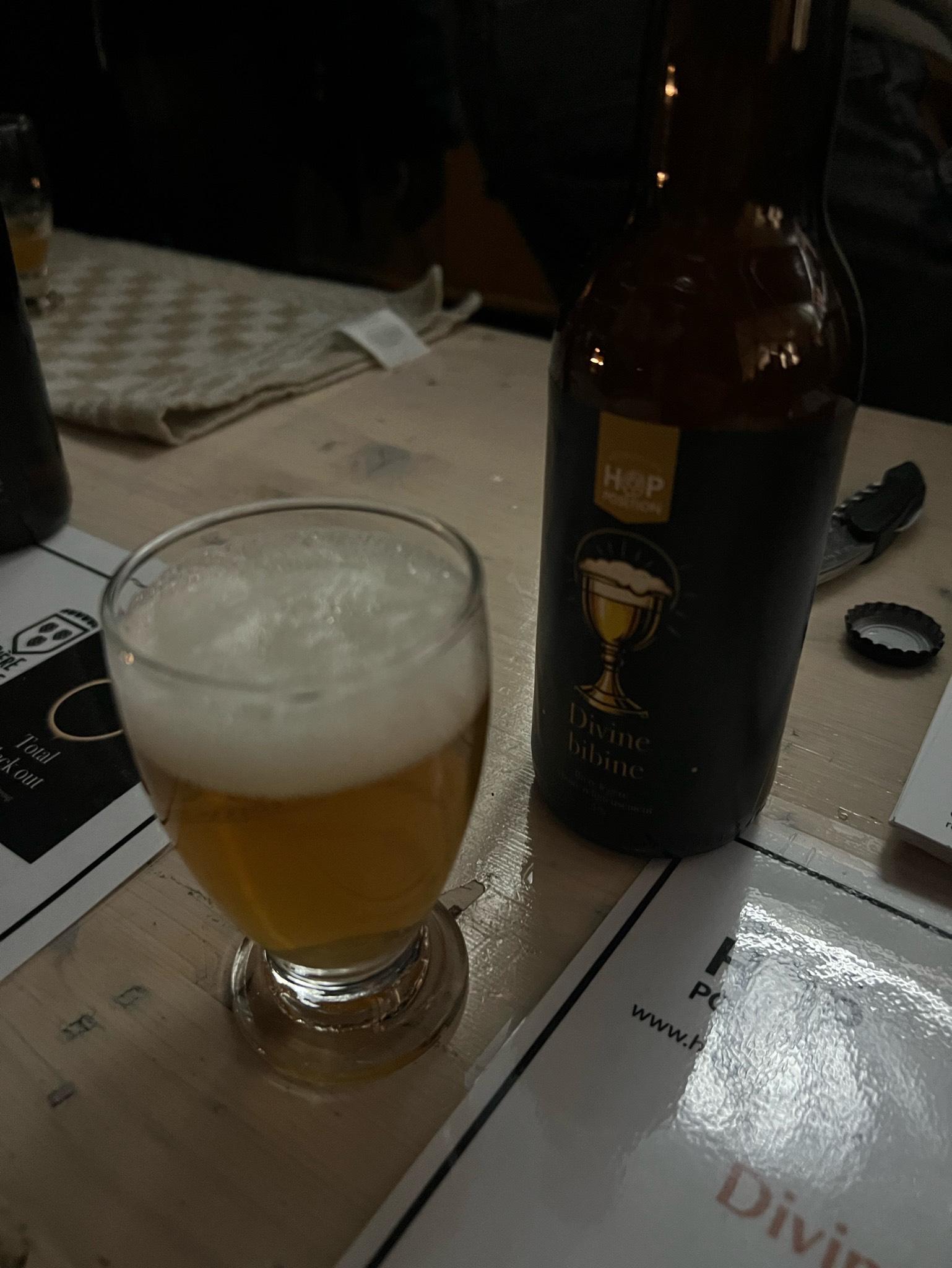 Divine Bibine, Hop position