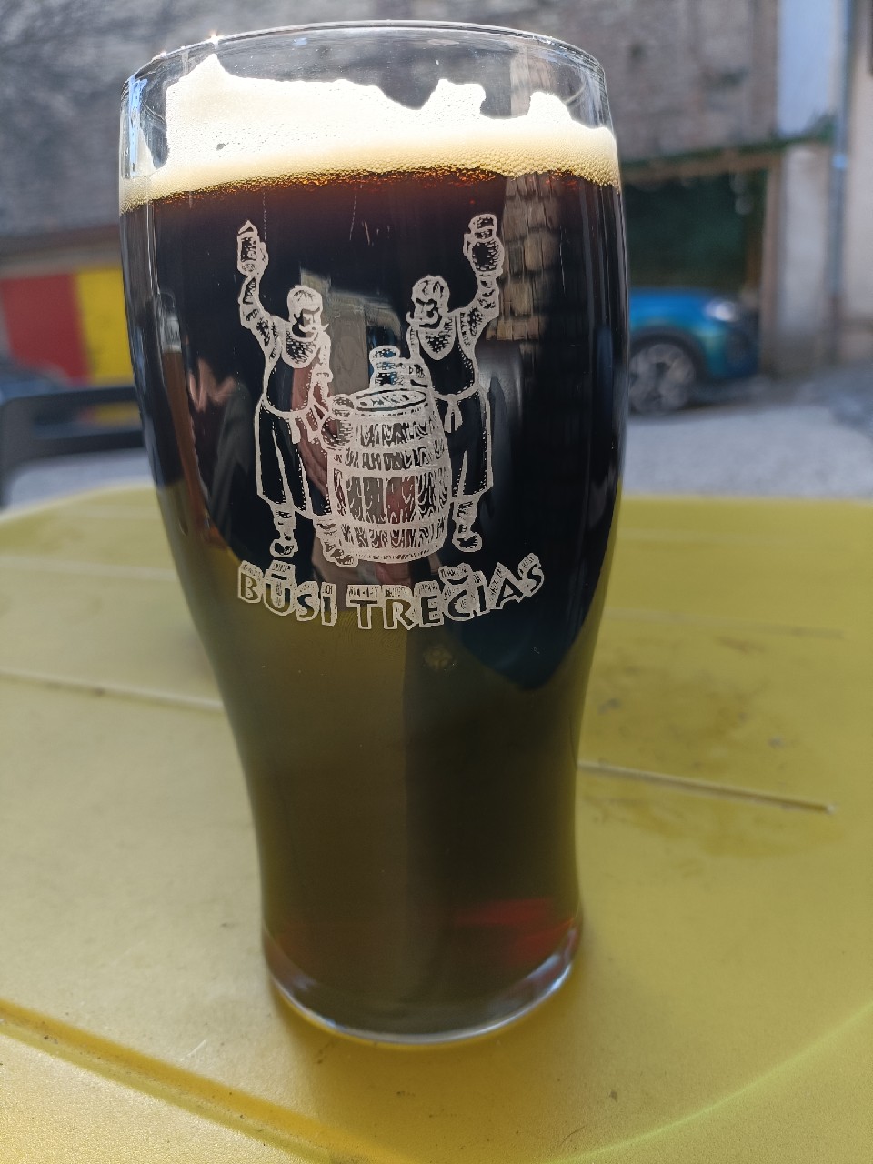 Juodas, Būsi Trečias