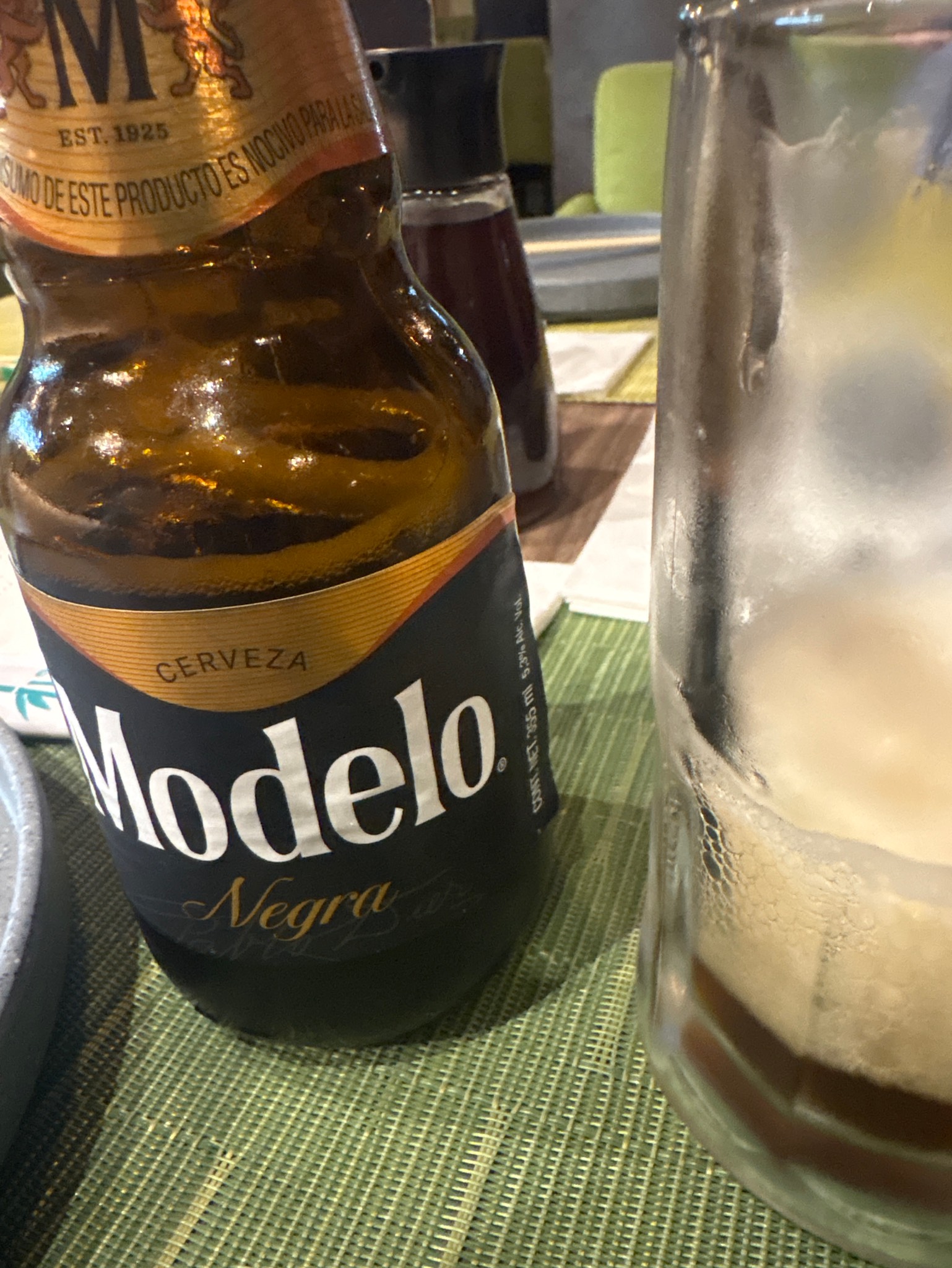 Modelo Negra / Negra Modelo, Mexico