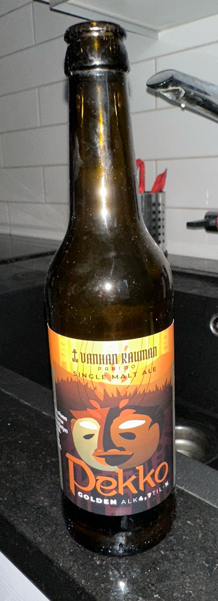 Pekko Golden, Olu Bryki Raum